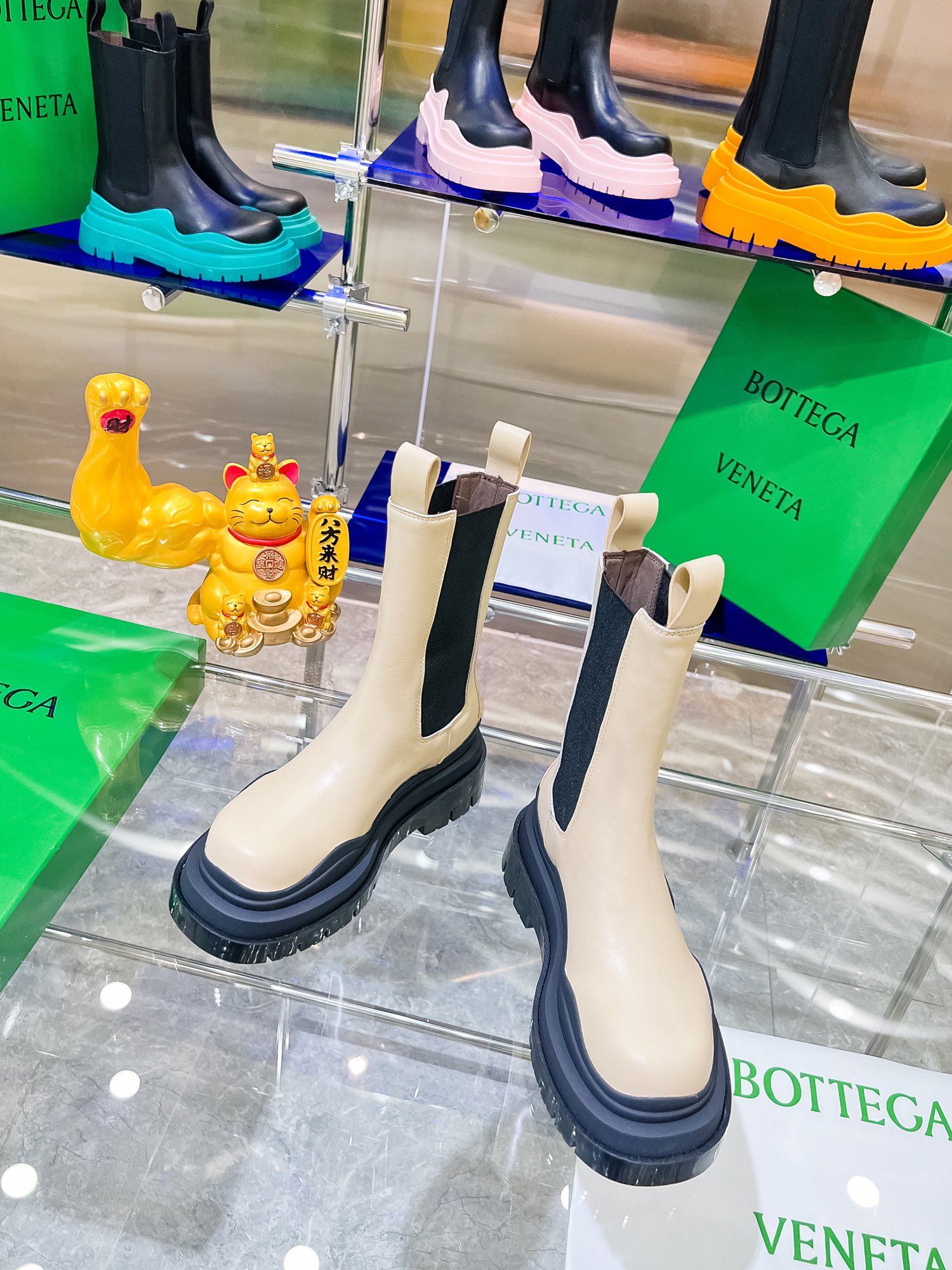 Bottega V Unveils New Series of Bottom-Heavy Colored Boots - 图片 4