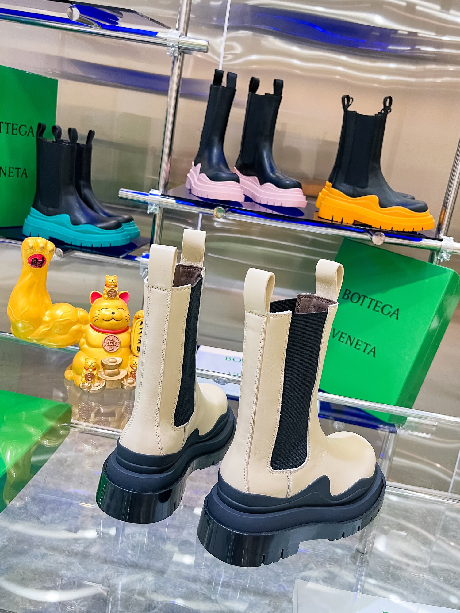 Bottega V Unveils New Series of Bottom-Heavy Colored Boots - 图片 5