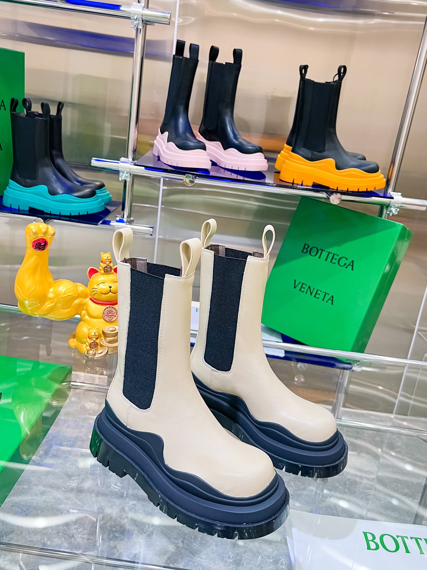 Bottega V Unveils New Series of Bottom-Heavy Colored Boots - 图片 2