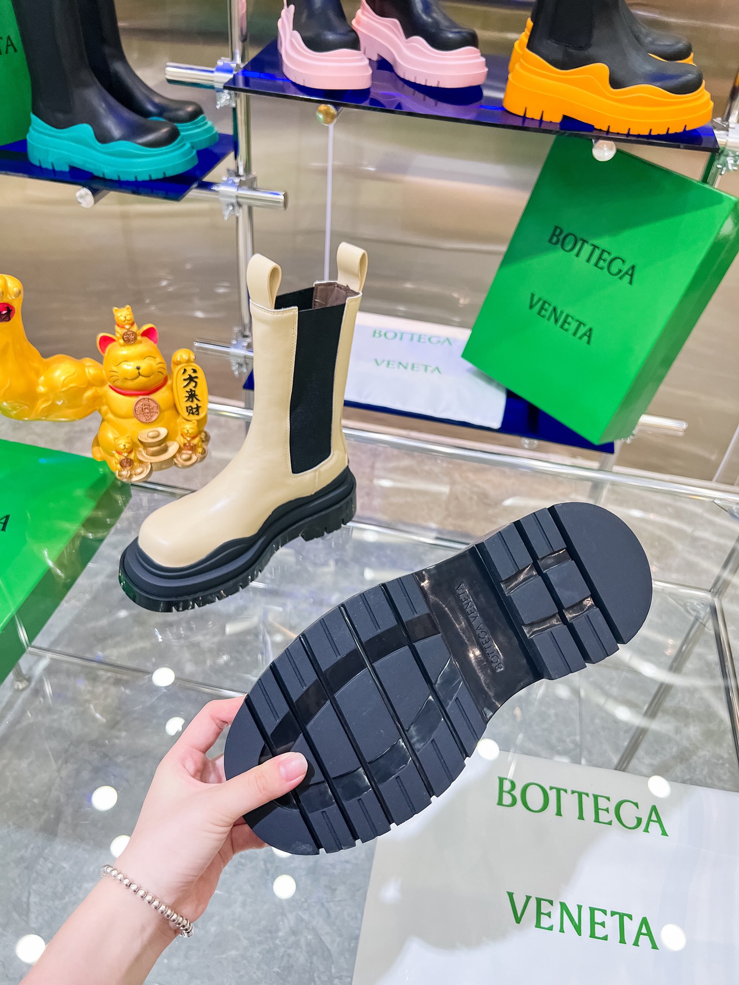 Bottega V Unveils New Series of Bottom-Heavy Colored Boots - 图片 8