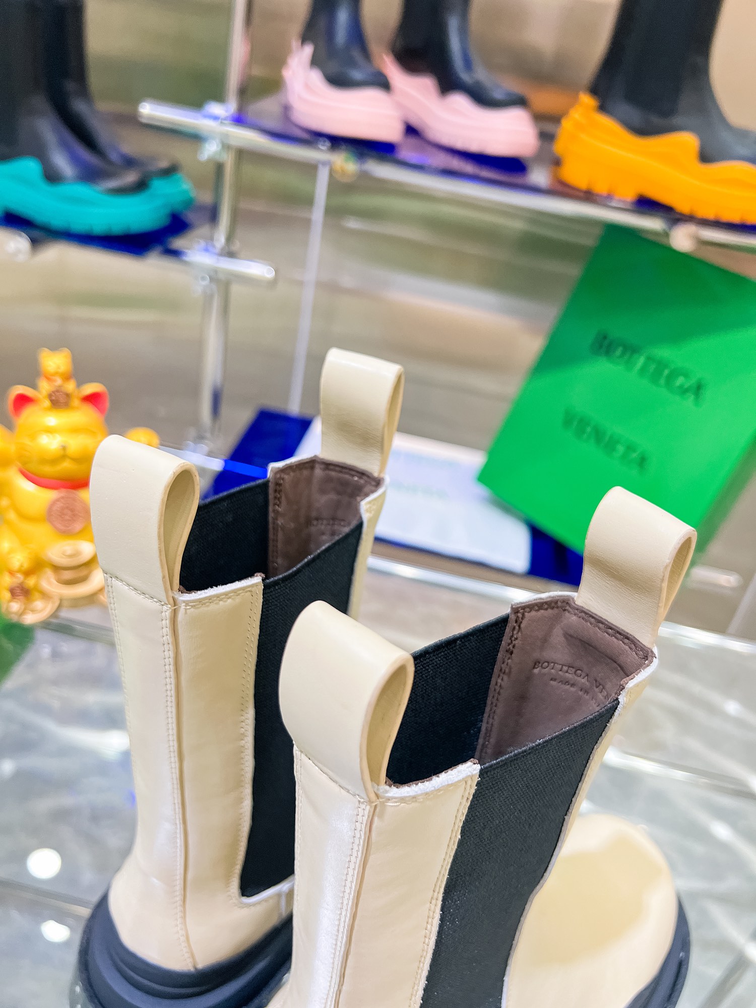 Bottega V Unveils New Series of Bottom-Heavy Colored Boots - 图片 6