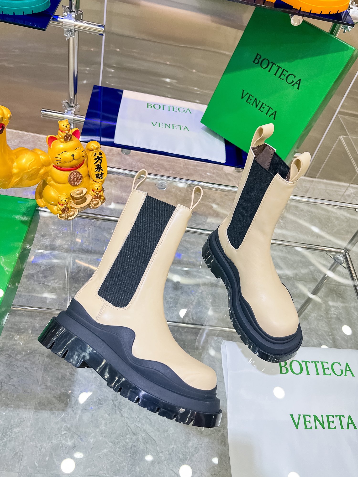 Bottega V Unveils New Series of Bottom-Heavy Colored Boots - 图片 9