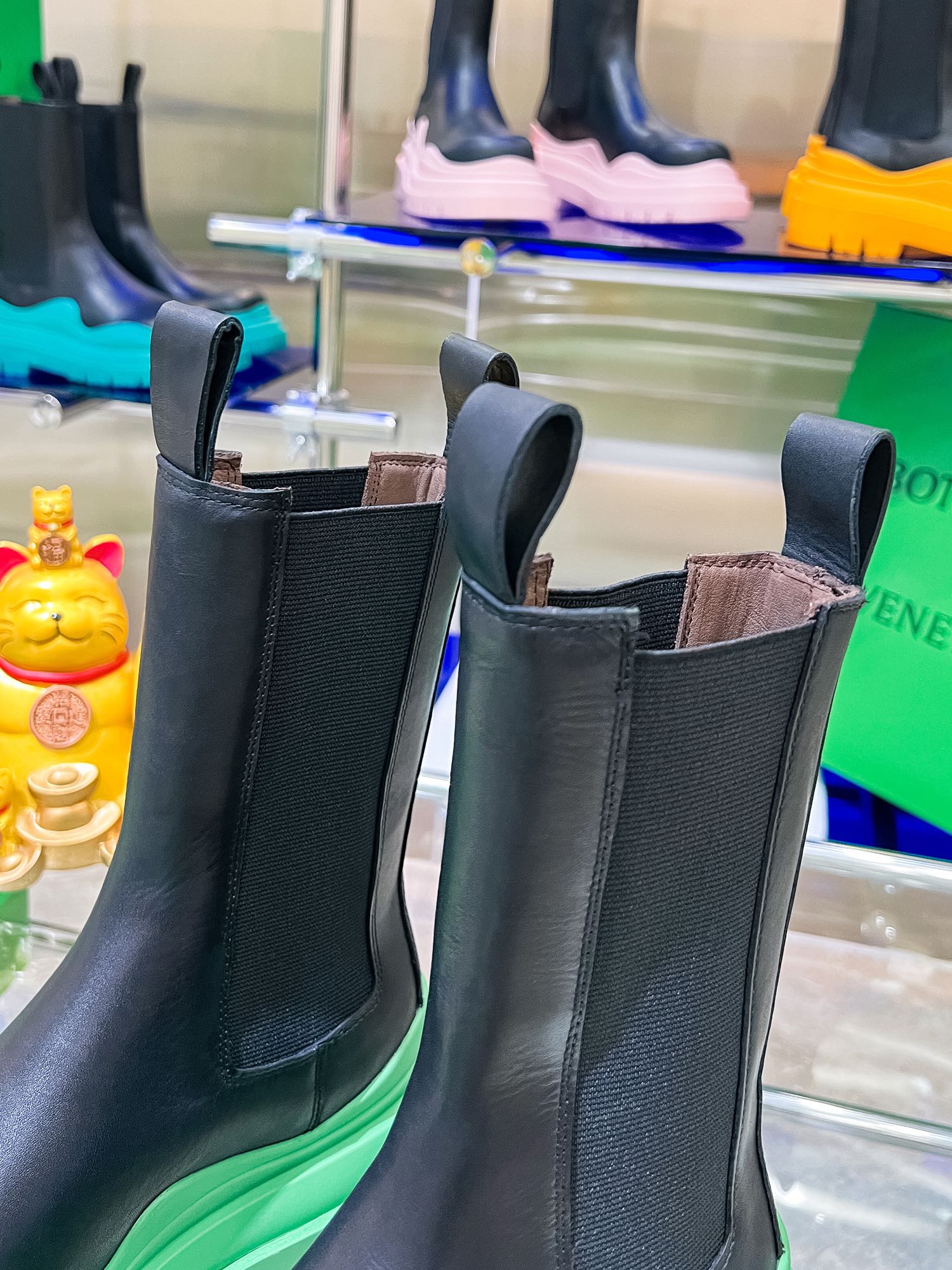 Bottega V’s New Bottom-Heavy Boots: P-bot 900 Series Review - 图片 7