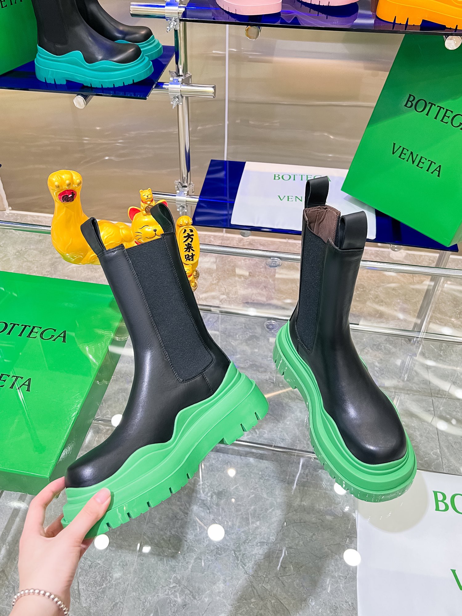 Bottega V’s New Bottom-Heavy Boots: P-bot 900 Series Review - 图片 4