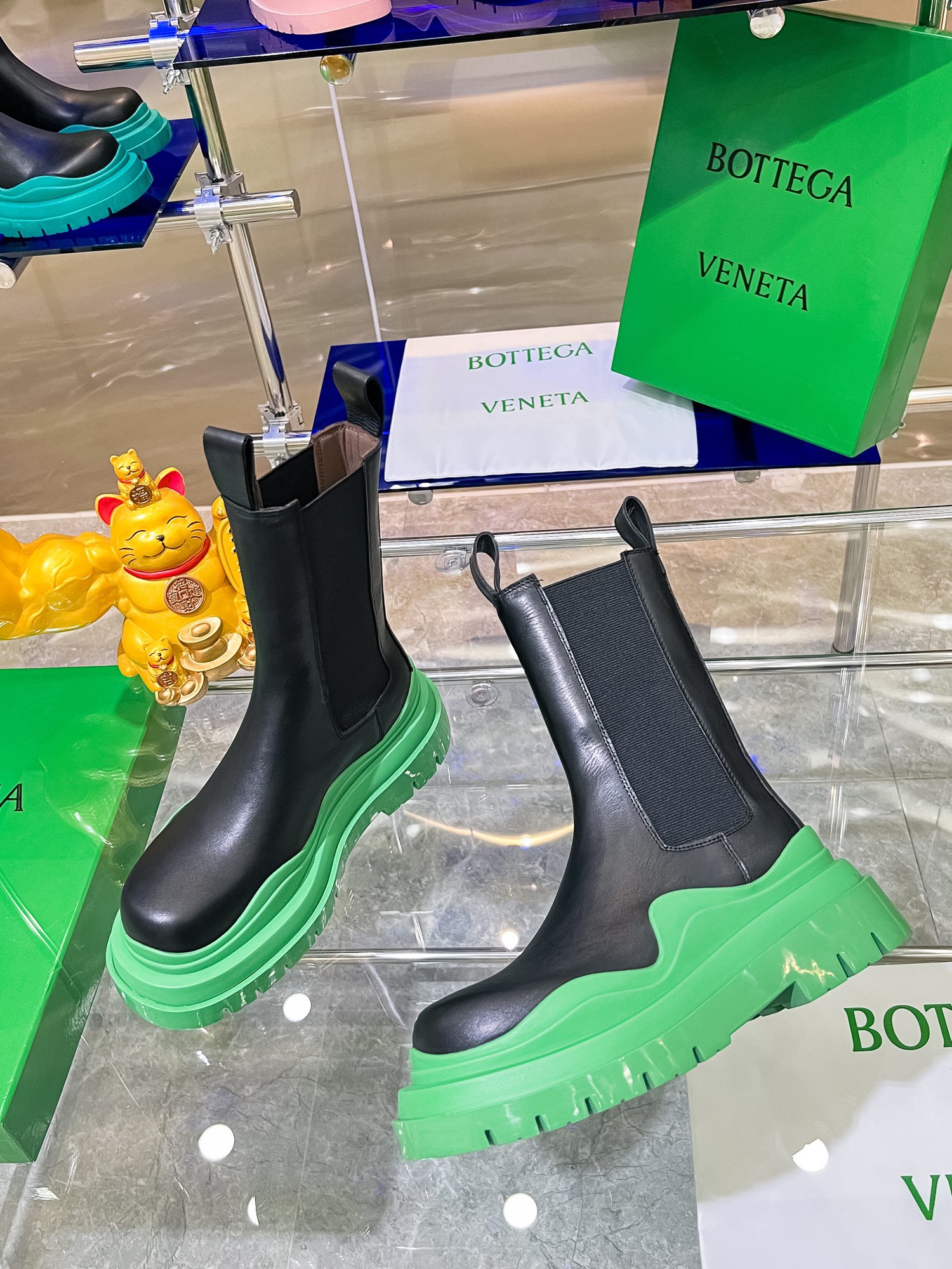 Bottega V’s New Bottom-Heavy Boots: P-bot 900 Series Review - 图片 6