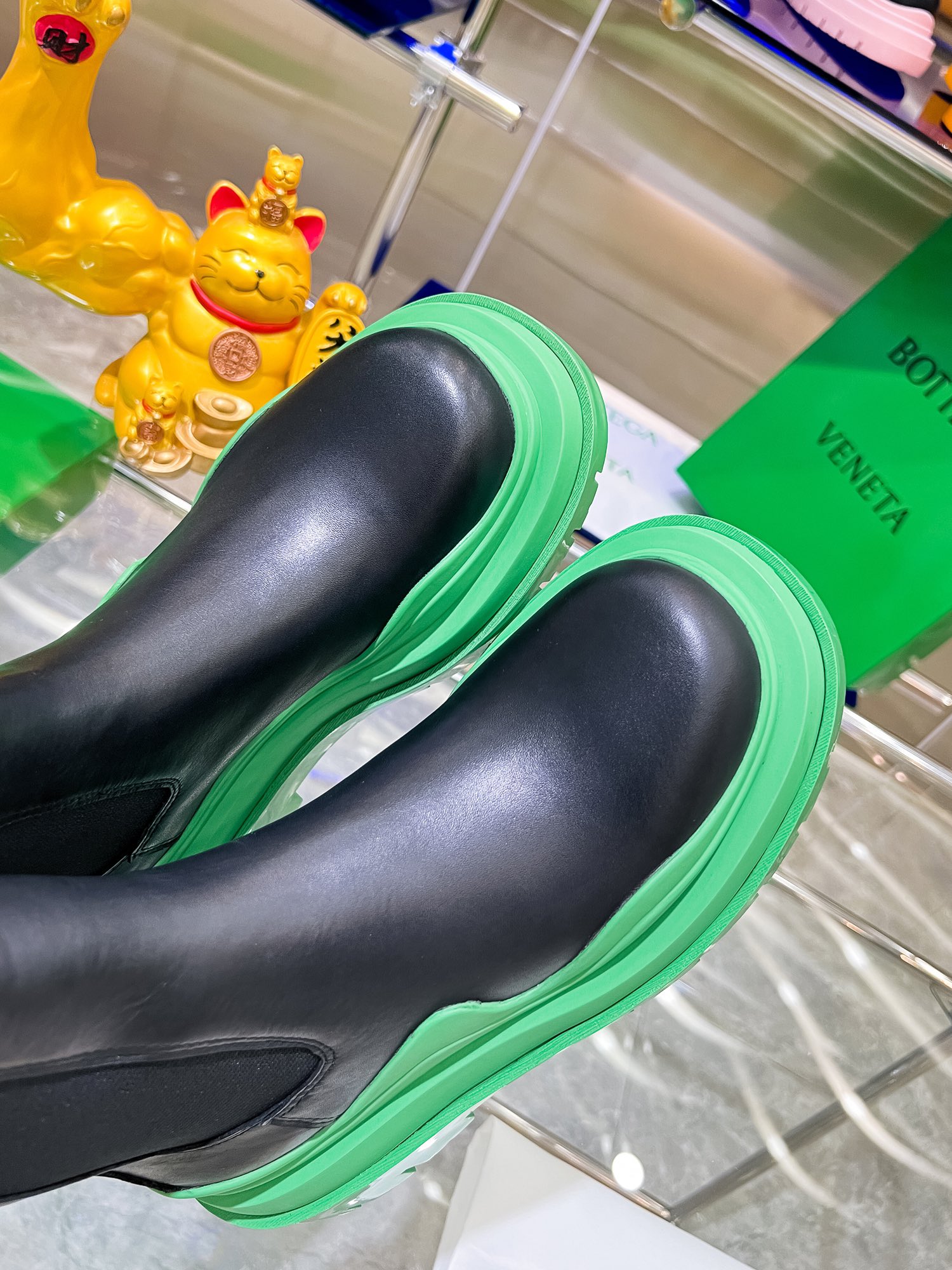 Bottega V’s New Bottom-Heavy Boots: P-bot 900 Series Review - 图片 8