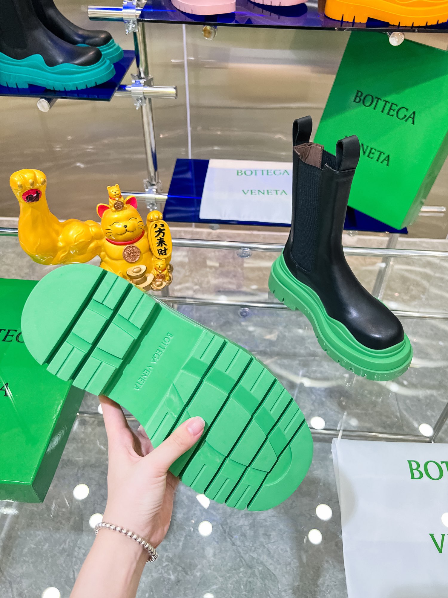 Bottega V’s New Bottom-Heavy Boots: P-bot 900 Series Review - 图片 5