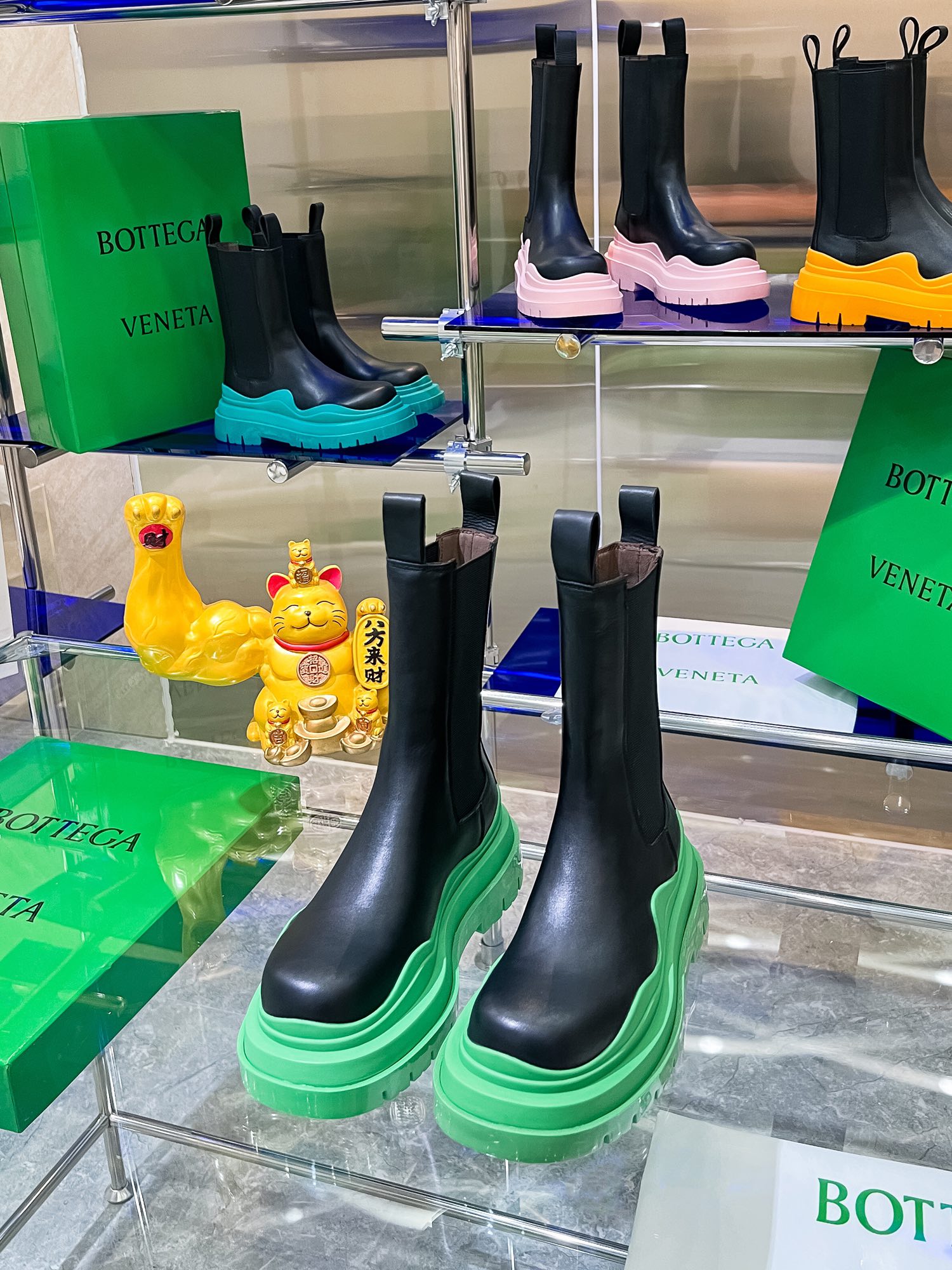 Bottega V’s New Bottom-Heavy Boots: P-bot 900 Series Review - 图片 1