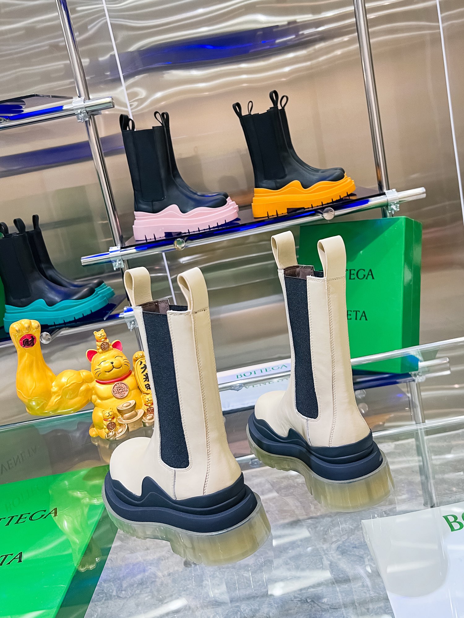 Bottega V’s New Bottom-Heavy Boots Collection: P-bot 900 Series - 图片 4