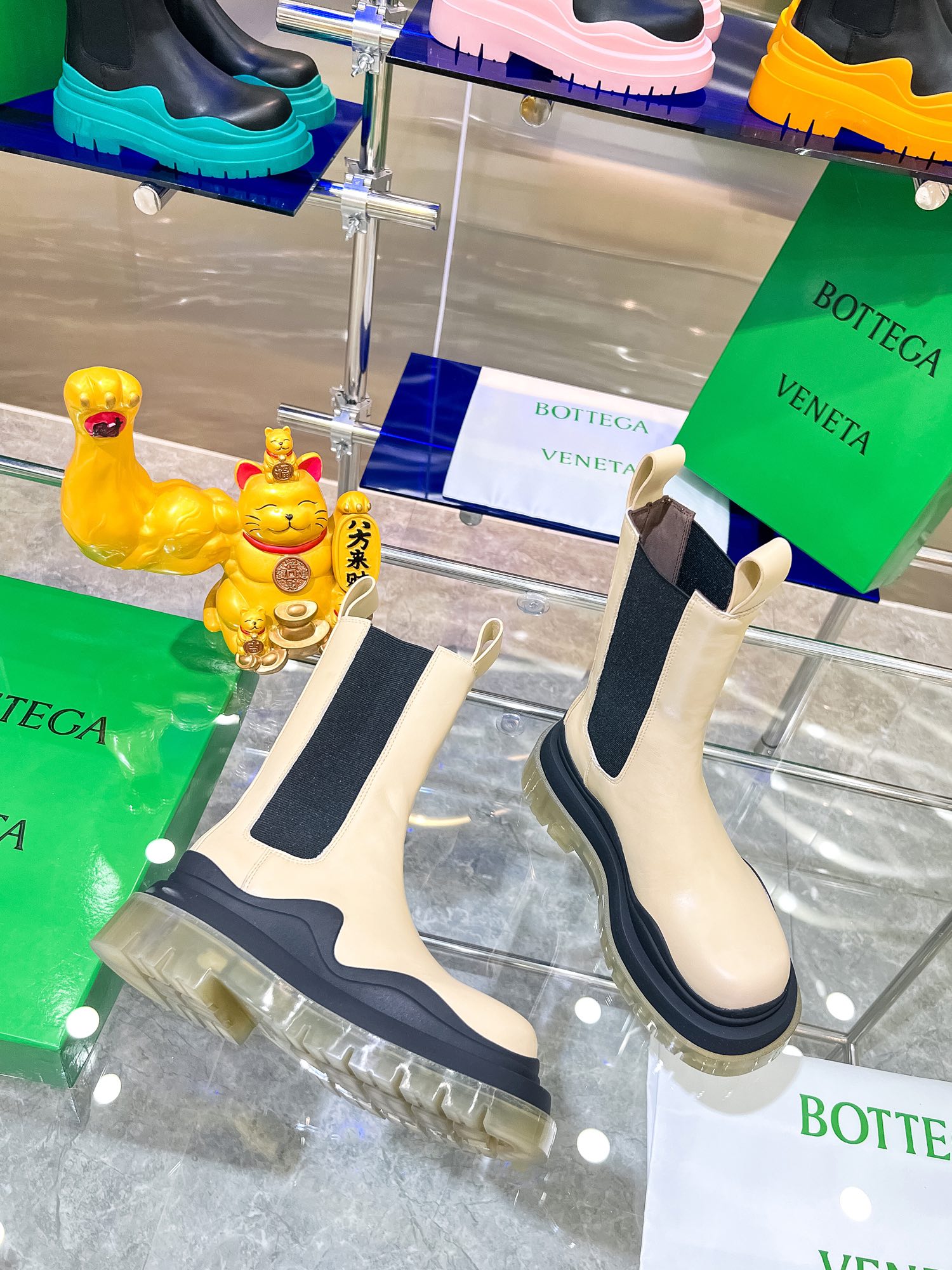 Bottega V’s New Bottom-Heavy Boots Collection: P-bot 900 Series - 图片 6