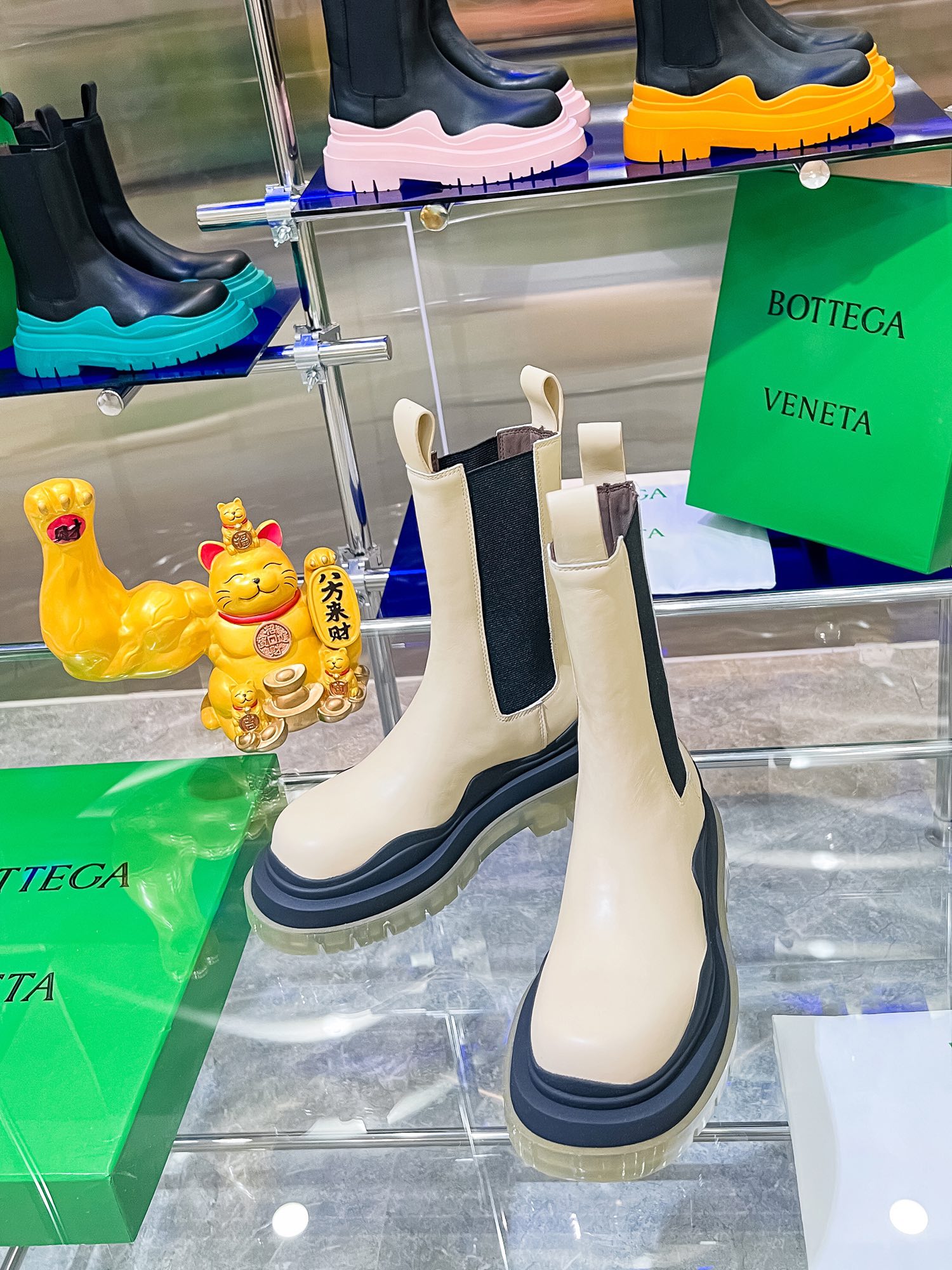 Bottega V’s New Bottom-Heavy Boots Collection: P-bot 900 Series - 图片 2