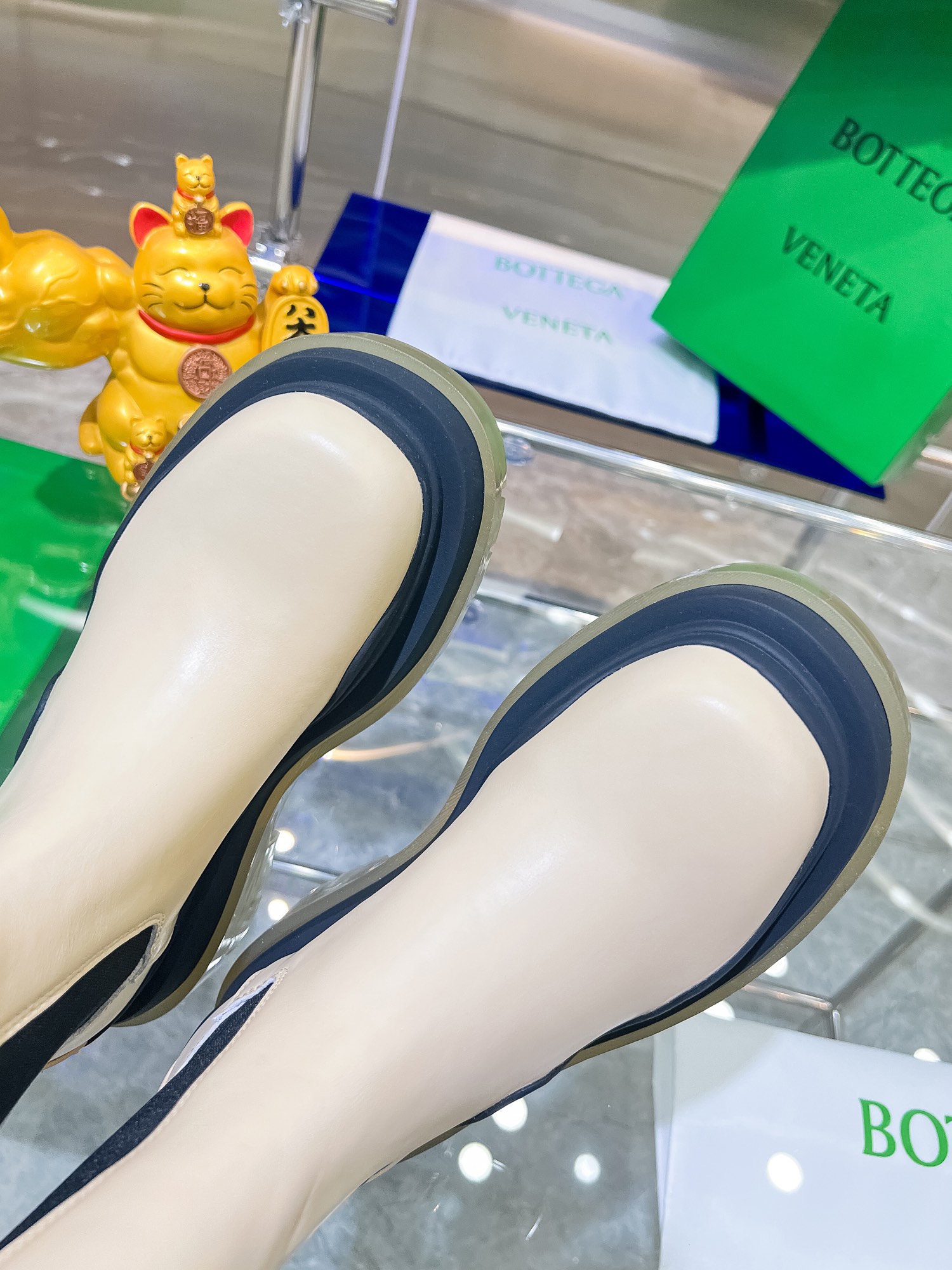 Bottega V’s New Bottom-Heavy Boots Collection: P-bot 900 Series - 图片 8