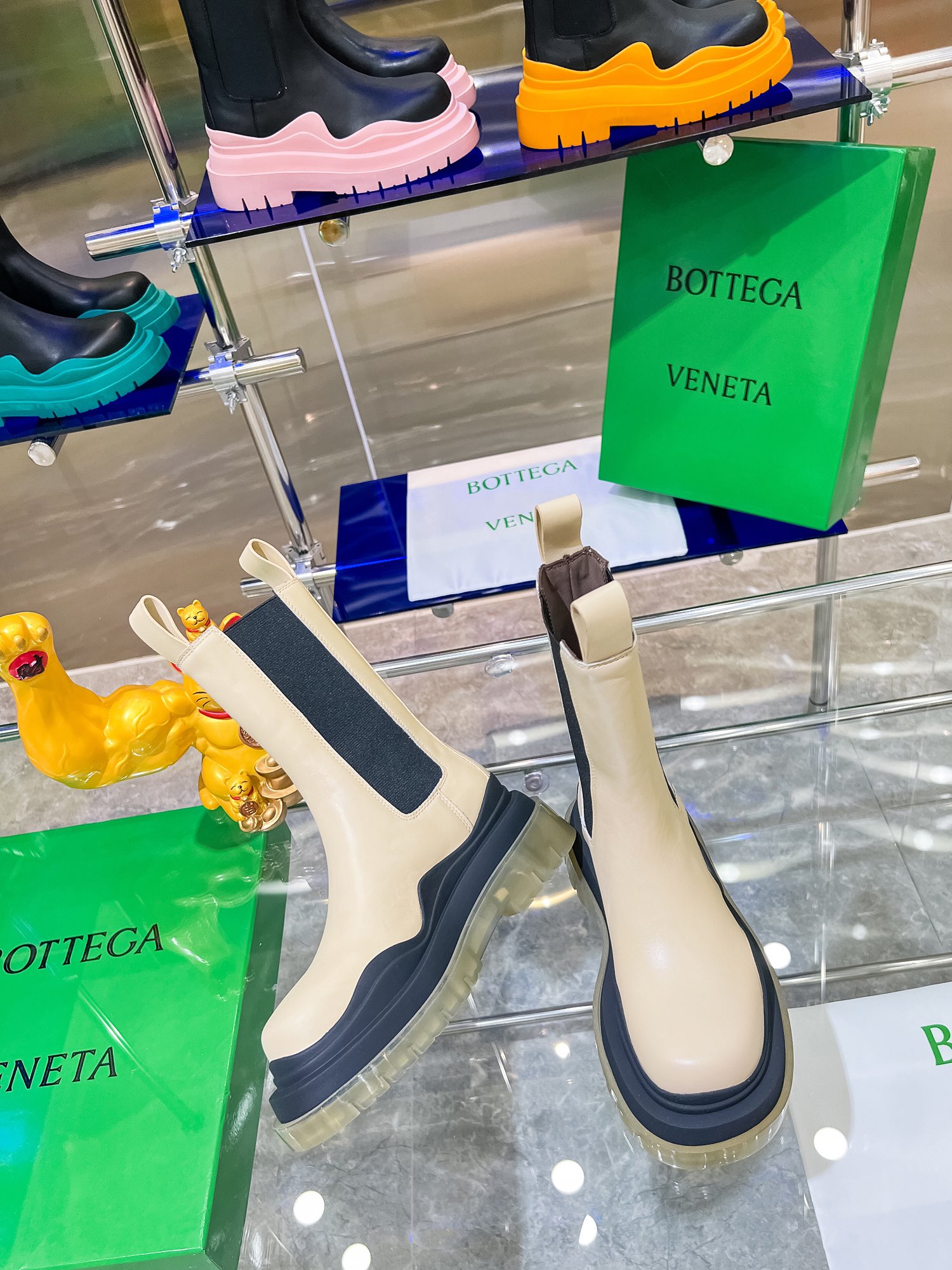 Bottega V’s New Bottom-Heavy Boots Collection: P-bot 900 Series - 图片 5