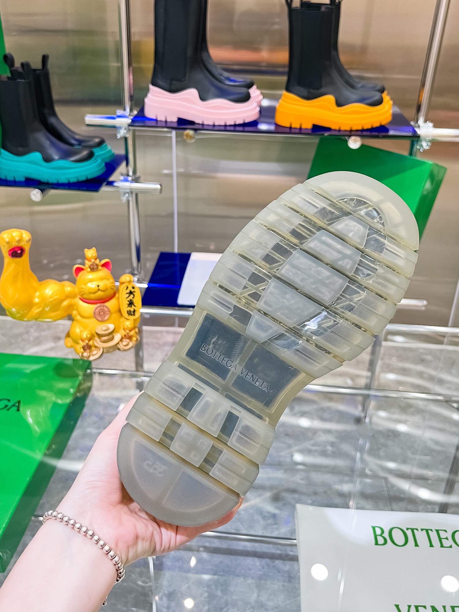 Bottega V’s New Bottom-Heavy Boots Collection: P-bot 900 Series - 图片 9