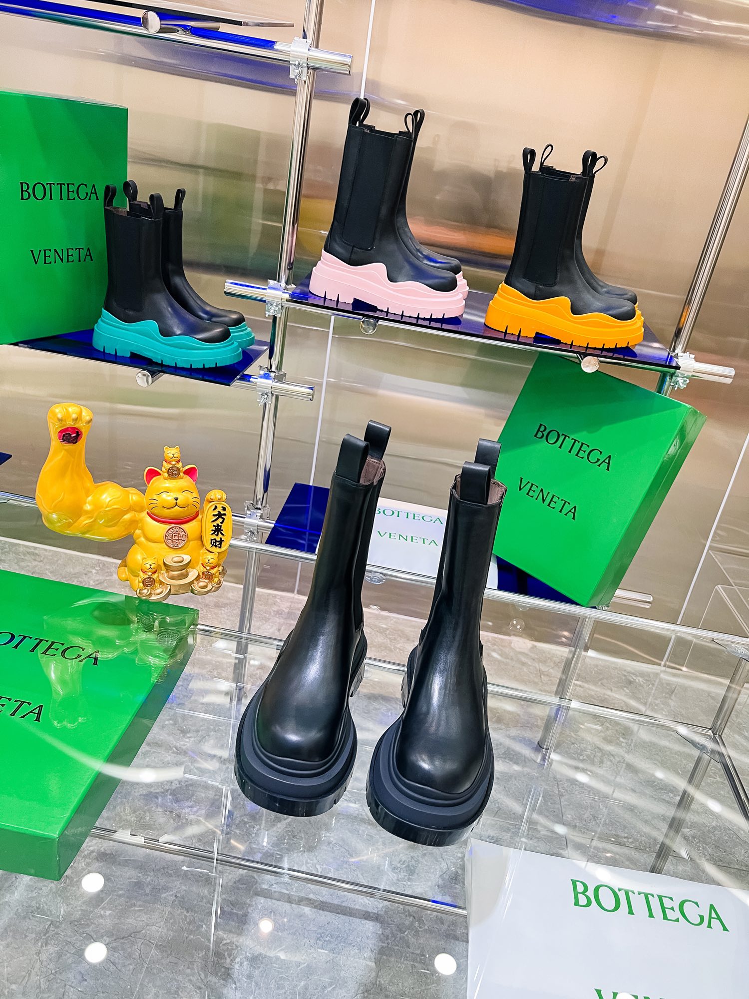 Bottega V New Series: Colorful Bottom-Heavy Boots for P-Bot 900 Men and Women - 图片 1