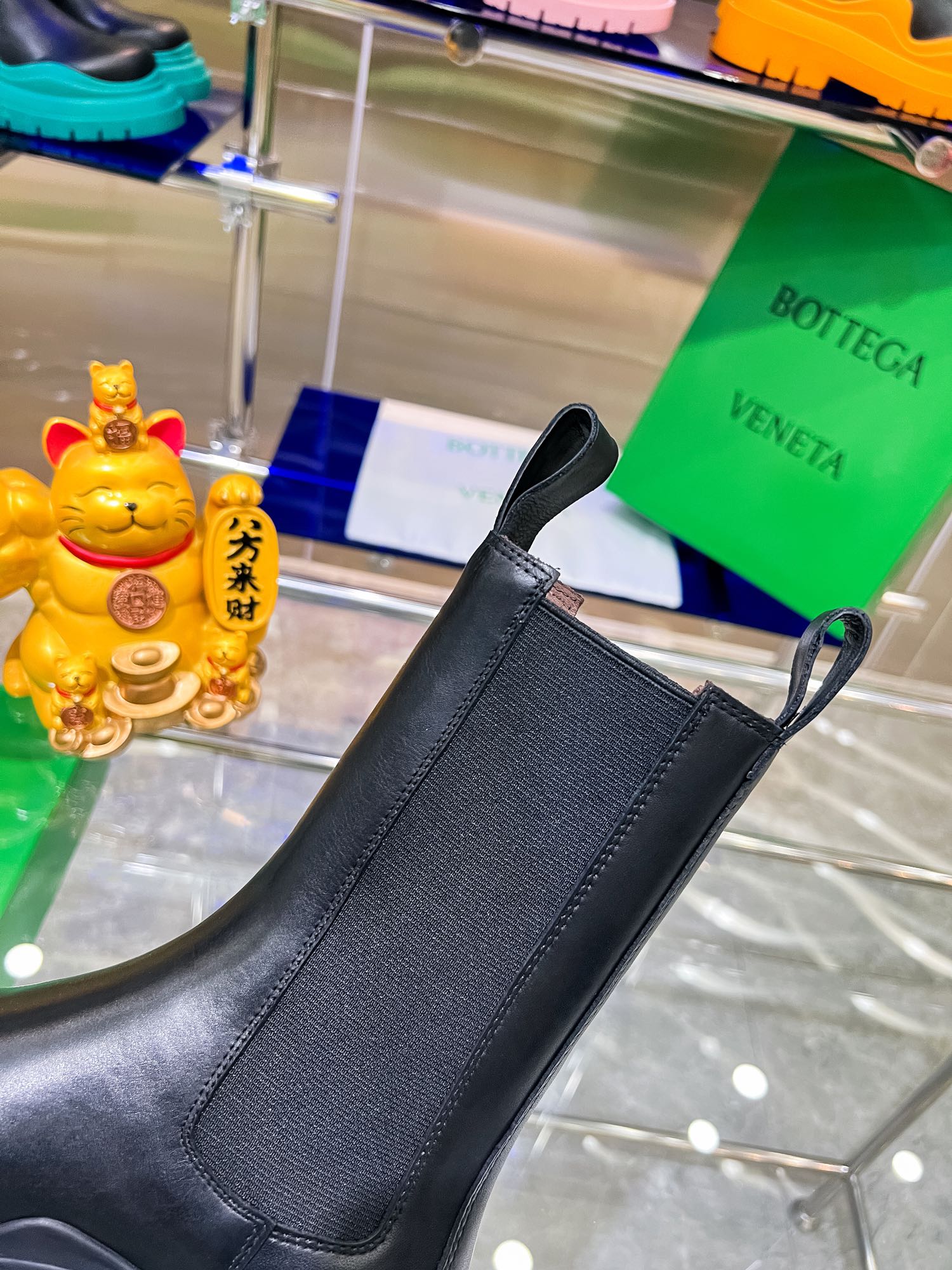 Bottega V New Series: Colorful Bottom-Heavy Boots for P-Bot 900 Men and Women - 图片 7