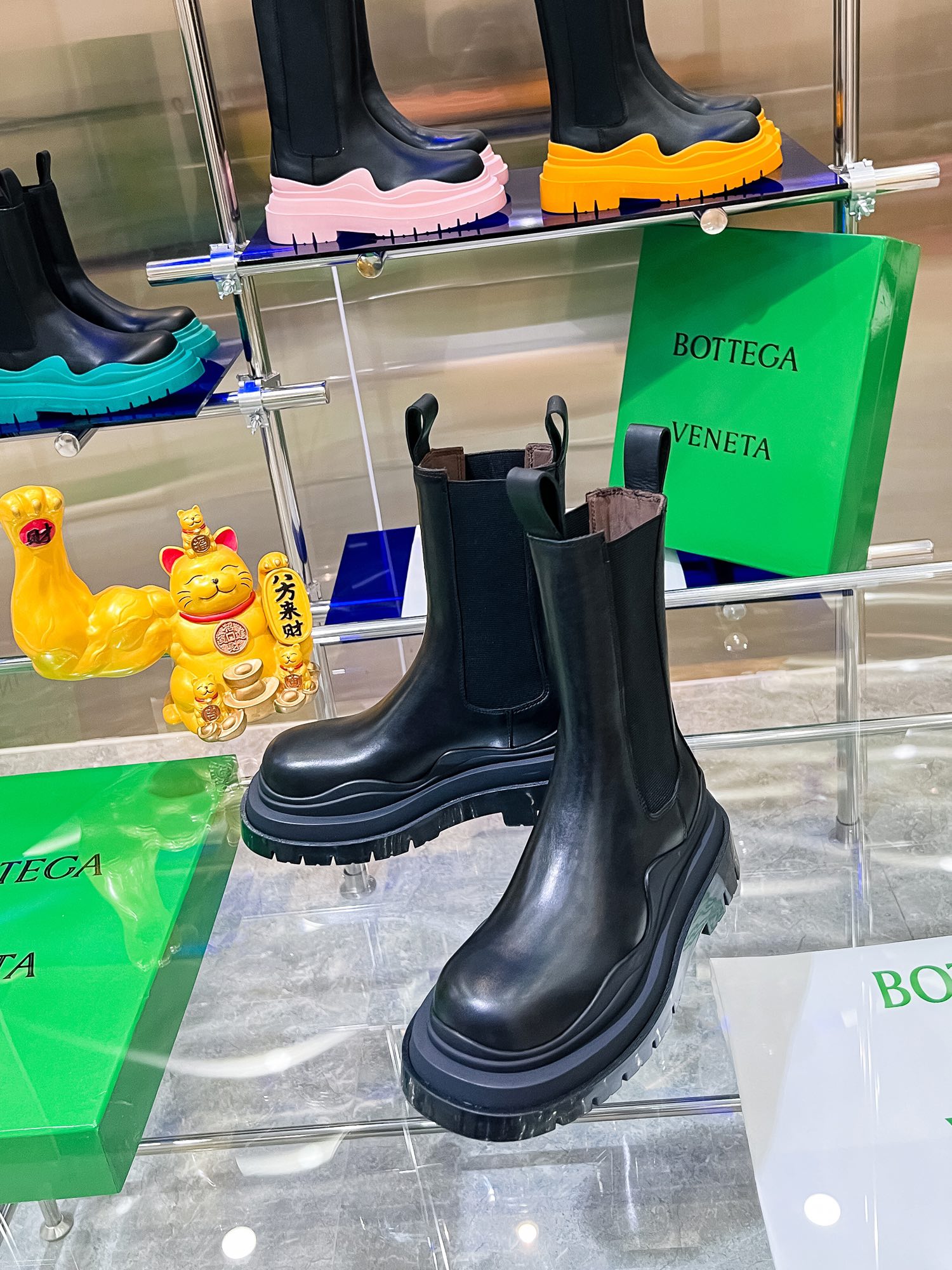 Bottega V New Series: Colorful Bottom-Heavy Boots for P-Bot 900 Men and Women - 图片 3