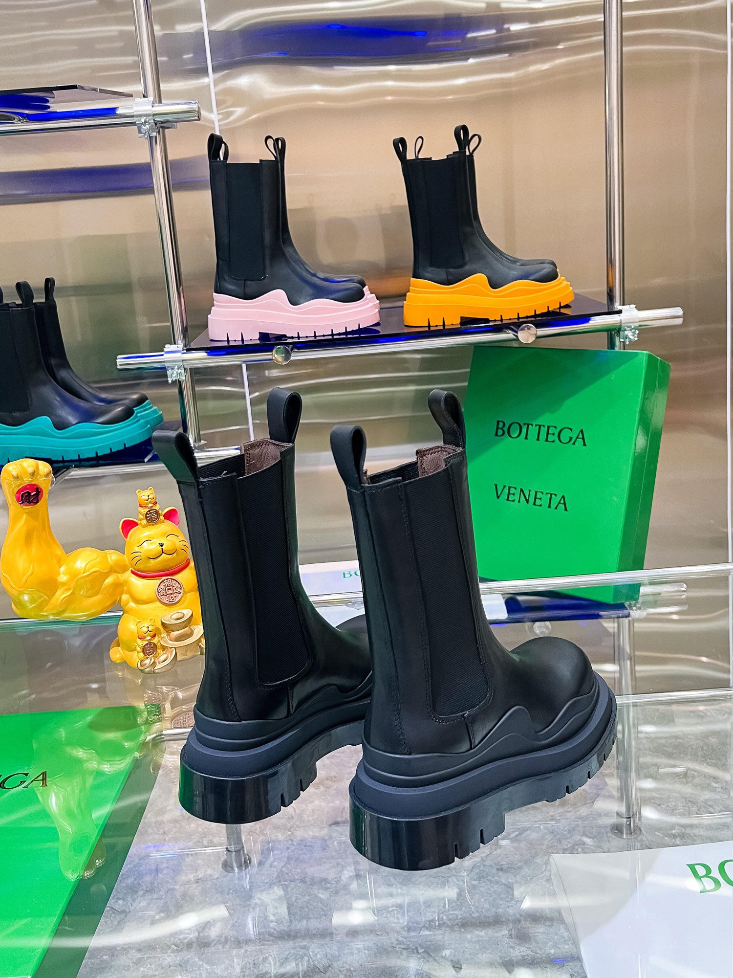 Bottega V New Series: Colorful Bottom-Heavy Boots for P-Bot 900 Men and Women - 图片 6