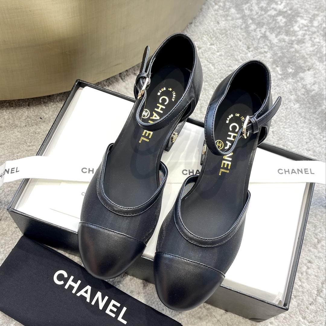 CHANEL Mary Jane сандалии подиумная модель подкладка из овечьей кожи подошва из натуральной итальянской кожи подчеркивает белизну кожи и добавляет элегантности