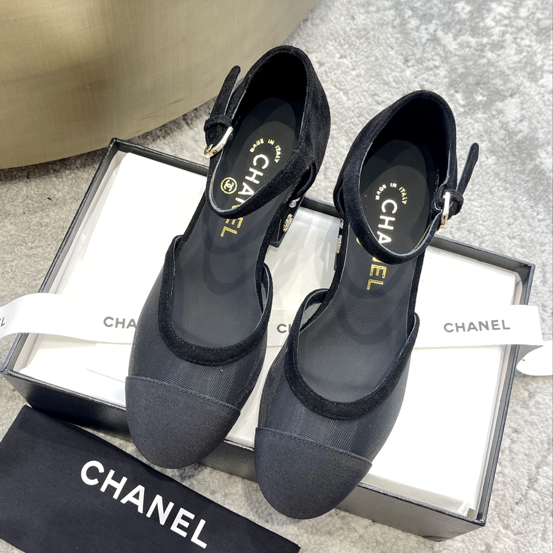 CHANEL Mary Jane сандалии подиумная модель подкладка из овечьей кожи подошва из натуральной итальянской кожи подчеркивает белизну кожи и добавляет элегантности