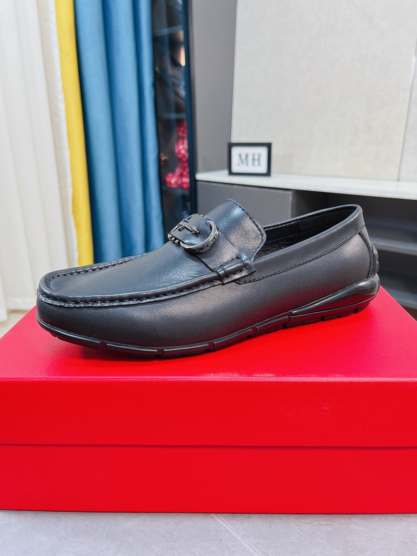 J0 菲拉格慕Ferragamo高端品质架豆豆鞋上．风格华贵典雅，实用性和款式并重，我们异常关注质量和细节，鞋楦皮料，做工舒适度都毫不逊色，材质：鞋面进口头层软牛皮真皮内里，