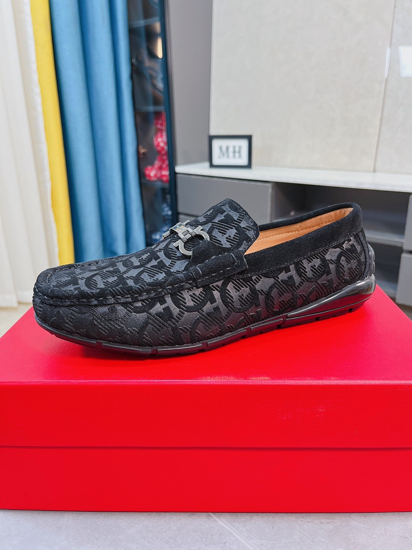 I5 菲拉格慕Ferragamo高端品质架豆豆鞋上．风格华贵典雅，实用性和款式并重，我们异常关注质量和细节，鞋楦皮料，做工舒适度都毫不逊色，材质：鞋面进口头层磨砂软牛皮真皮内里，