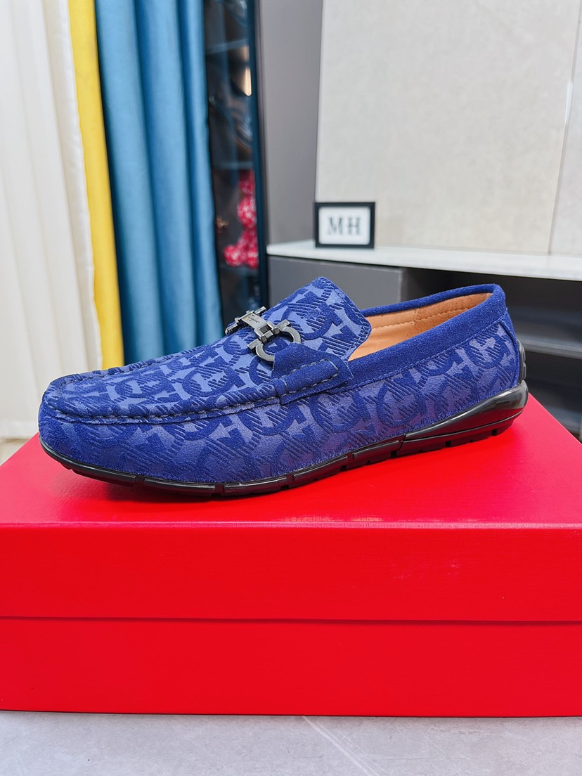 I5 菲拉格慕Ferragamo高端品质架豆豆鞋上．风格华贵典雅，实用性和款式并重，我们异常关注质量和细节，鞋楦皮料，做工舒适度都毫不逊色，材质：鞋面进口头层磨砂软牛皮真皮内里，