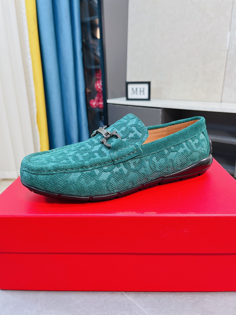 I5 菲拉格慕Ferragamo高端品质架豆豆鞋上．风格华贵典雅，实用性和款式并重，我们异常关注质量和细节，鞋楦皮料，做工舒适度都毫不逊色，材质：鞋面进口头层磨砂软牛皮真皮内里，