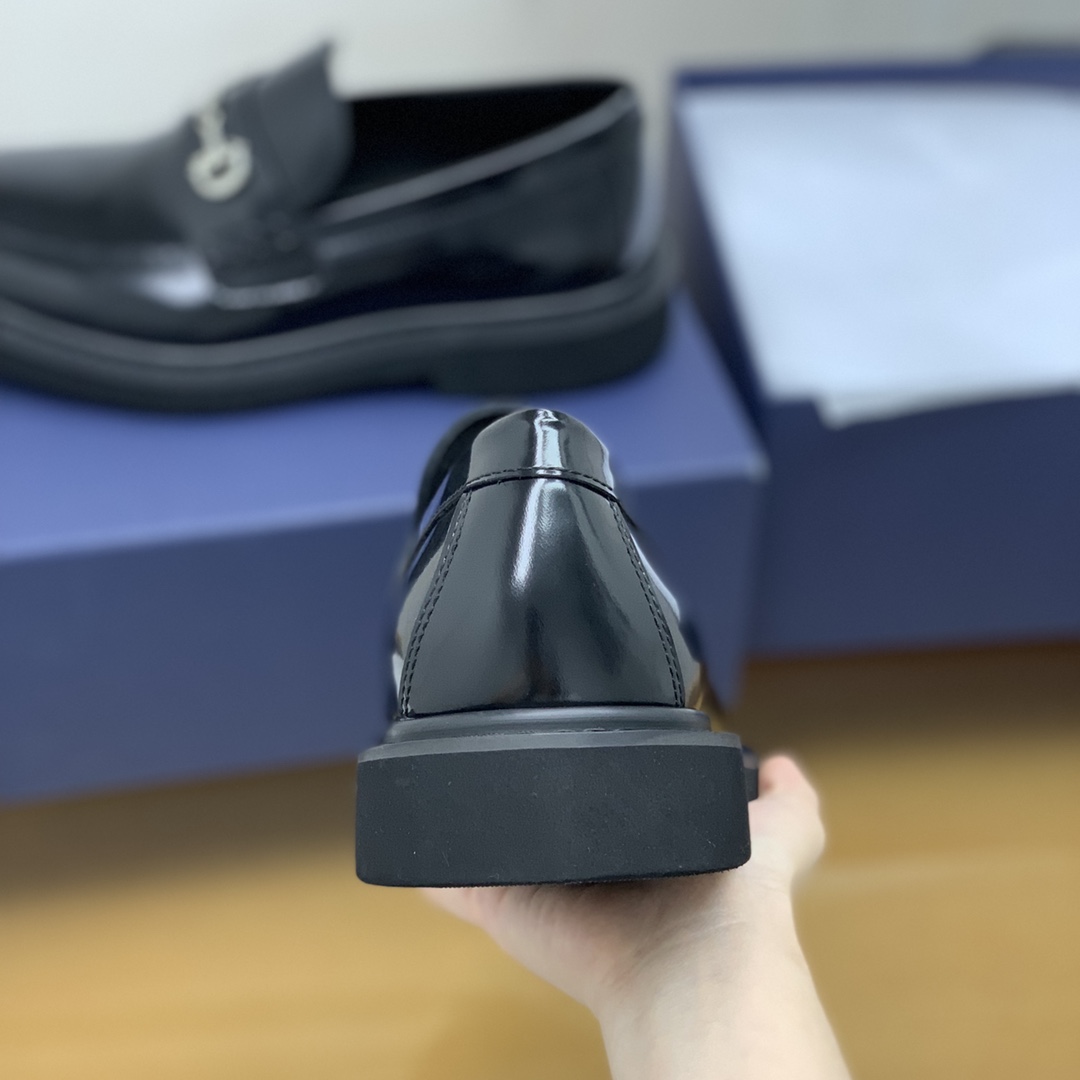 DIOR迪奥   精选牛皮制作男士乐福皮鞋