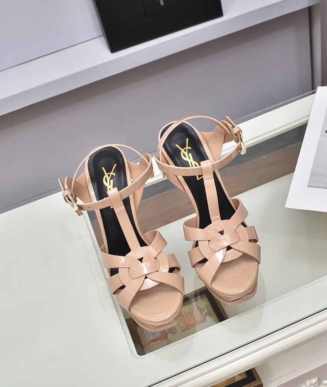 NO:239750,Saint Laurent sandals, heel height 14 cm, factory spot, size 35 to 41, patent leather, high heels, saint laurent, sandals, high heels19860909圣罗兰凉鞋,跟高14公分,工厂现货,35码到41码,漆皮,,高跟鞋,saint laurent,sandals,high heels,Women's Shoes