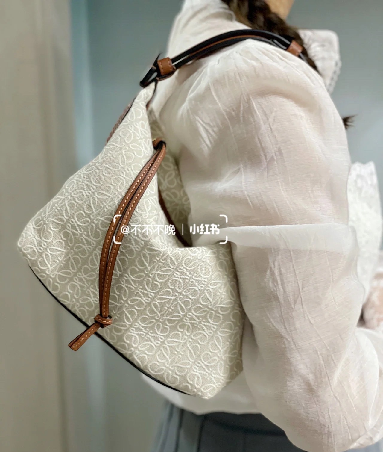 NO:193479,Loewe cubi is fresh and beautiful, and it is also very easy to install. Simple, generous and practical, cubi lunch box bag, loewe19860909Loewe cubi清新好看,也很能装 简单大方实用型,cubi饭盒包,loewe,Bag