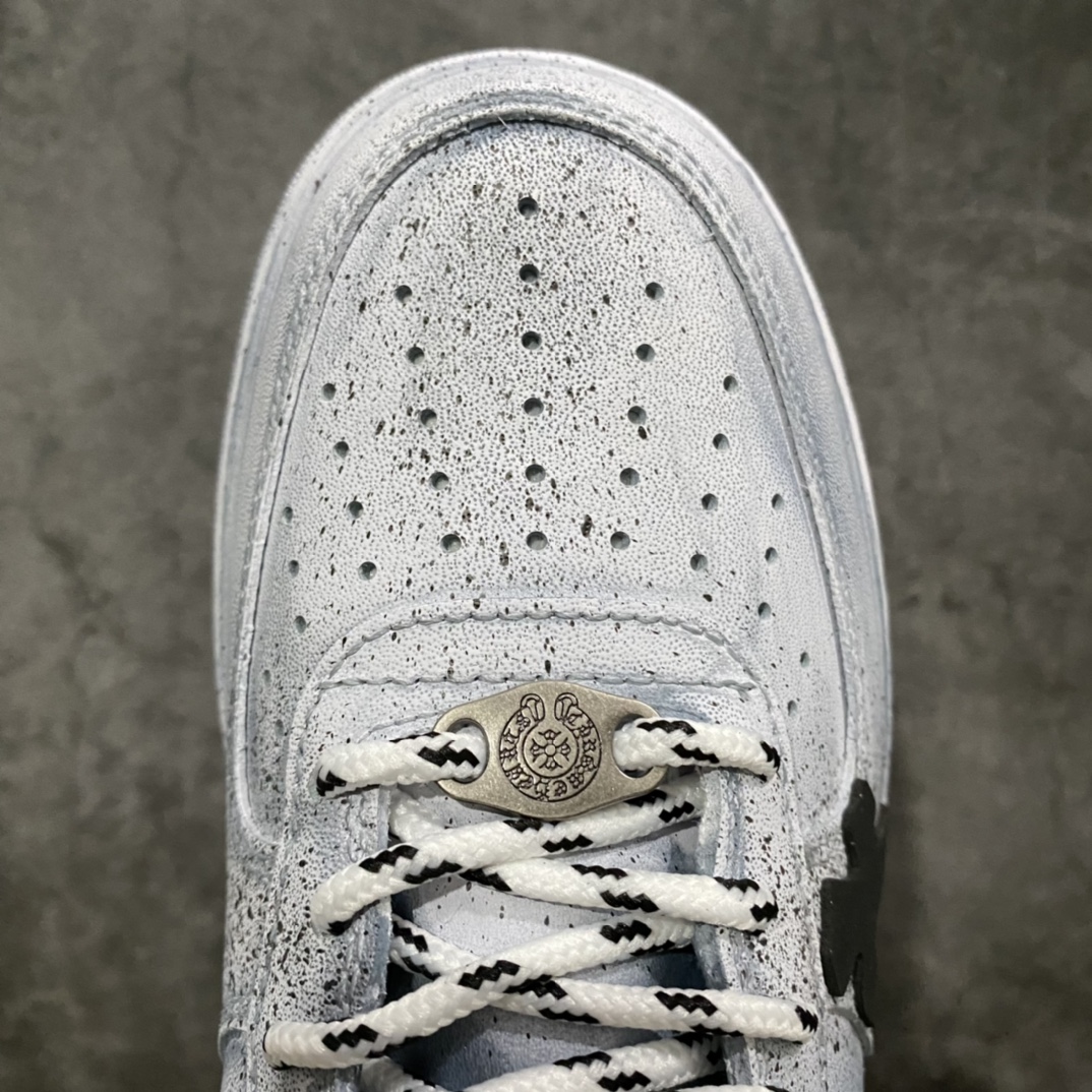 图片[5]-神级客制 NK Air Force 1 Low 空军一号低帮休闲板鞋 克罗心联名定制白蓝扎染配色 该鞋款整体以纯白空军作为基鞋纯手工定制改造 融入克罗心文化元素 采用侵染做旧油泼墨 克罗心十字架徽标 后跟印有上帝保佑\”Godbless\”英文字样 INS客制大神限定配色 外贸专供 收藏版定制鞋盒（破损丢失退换扣50元） 尺码：40 40.5 41 42 42.5 43 44 44.5 45 46 47.5 48-选品中心