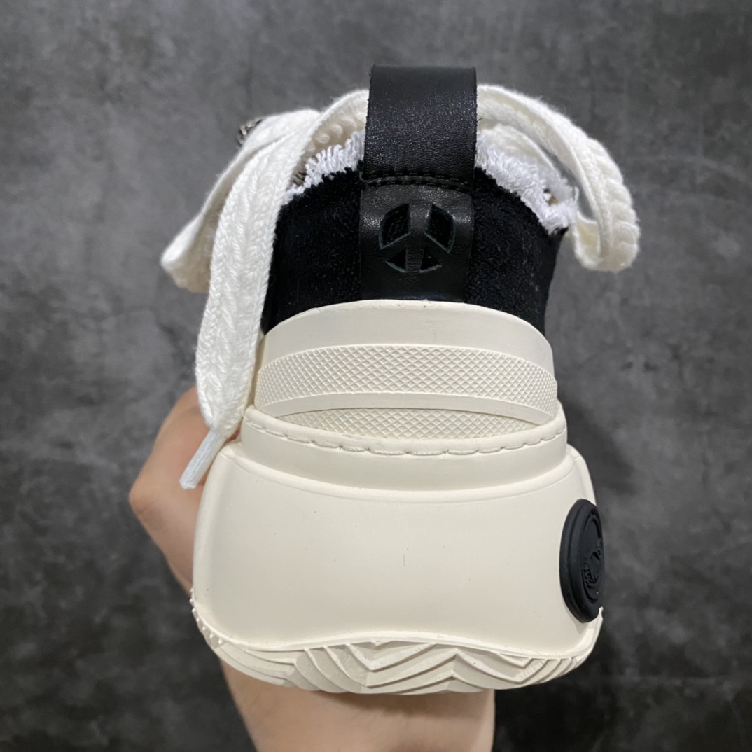 图片[4]-吴建豪xVESSEL Smilece G.O.P. 2.0 MARSHMALLOW Lows 2.0棉花糖开口笑系列解构重叠厚底软木低帮百搭增高帆布硫化板鞋 真标硫化处理工艺 升级原楦原纸版数据开发版型 官方全套配件及包装物(附送2副腰果花鞋带/超大防尘购物袋/图腾卡/蒙娜丽莎美元/变色DIY笔/收藏级鞋盒套装!!) 纯手工贴合多重围条硫化工艺#采用12蛊司厚实舒适帆布面料 头层猪皮内里及注压PU缓震鞋垫 流苏做旧复古效果 鞋头开口笑处加入紫外线热感应效果（在紫外光线下发生色变!）这双鞋名为 Peace by Piece，是以帆布鞋作为基底，并以解构手法，将鞋上不同细节堆叠营造错位，鞋面的帆布再经过打磨制造流须效果，整双鞋更是手工制作，因此显现出其细致的工序。 尺码：35-44-选品中心