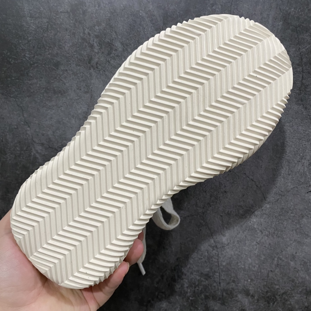 图片[9]-吴建豪xVESSEL Smilece G.O.P. 2.0 MARSHMALLOW Lows 2.0棉花糖开口笑系列解构重叠厚底软木低帮百搭增高帆布硫化板鞋 真标硫化处理工艺 升级原楦原纸版数据开发版型 官方全套配件及包装物(附送2副腰果花鞋带/超大防尘购物袋/图腾卡/蒙娜丽莎美元/变色DIY笔/收藏级鞋盒套装!!) 纯手工贴合多重围条硫化工艺#采用12蛊司厚实舒适帆布面料 头层猪皮内里及注压PU缓震鞋垫 流苏做旧复古效果 鞋头开口笑处加入紫外线热感应效果（在紫外光线下发生色变!）这双鞋名为 Peace by Piece，是以帆布鞋作为基底，并以解构手法，将鞋上不同细节堆叠营造错位，鞋面的帆布再经过打磨制造流须效果，整双鞋更是手工制作，因此显现出其细致的工序。 尺码：35-44-选品中心