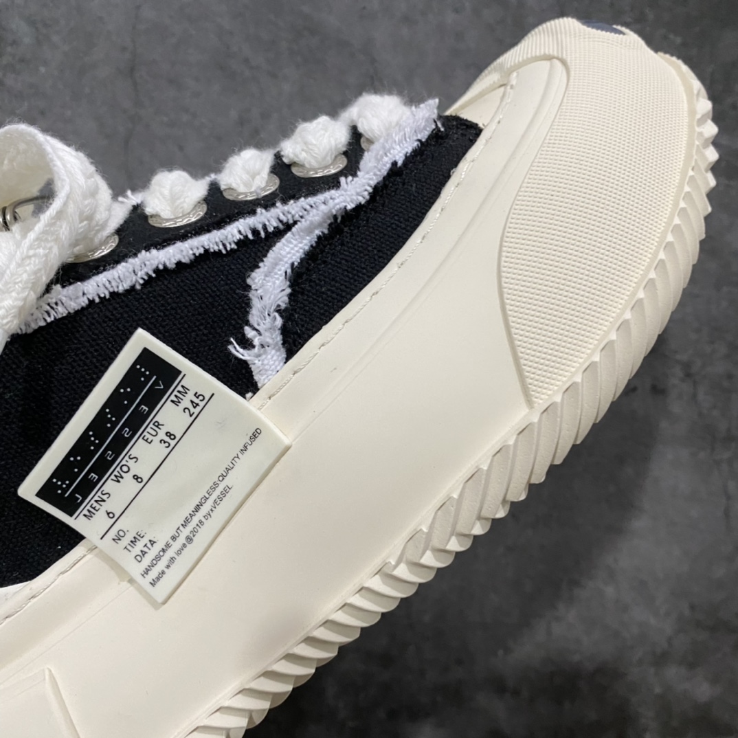 图片[6]-吴建豪xVESSEL Smilece G.O.P. 2.0 MARSHMALLOW Lows 2.0棉花糖开口笑系列解构重叠厚底软木低帮百搭增高帆布硫化板鞋 真标硫化处理工艺 升级原楦原纸版数据开发版型 官方全套配件及包装物(附送2副腰果花鞋带/超大防尘购物袋/图腾卡/蒙娜丽莎美元/变色DIY笔/收藏级鞋盒套装!!) 纯手工贴合多重围条硫化工艺#采用12蛊司厚实舒适帆布面料 头层猪皮内里及注压PU缓震鞋垫 流苏做旧复古效果 鞋头开口笑处加入紫外线热感应效果（在紫外光线下发生色变!）这双鞋名为 Peace by Piece，是以帆布鞋作为基底，并以解构手法，将鞋上不同细节堆叠营造错位，鞋面的帆布再经过打磨制造流须效果，整双鞋更是手工制作，因此显现出其细致的工序。 尺码：35-44-选品中心