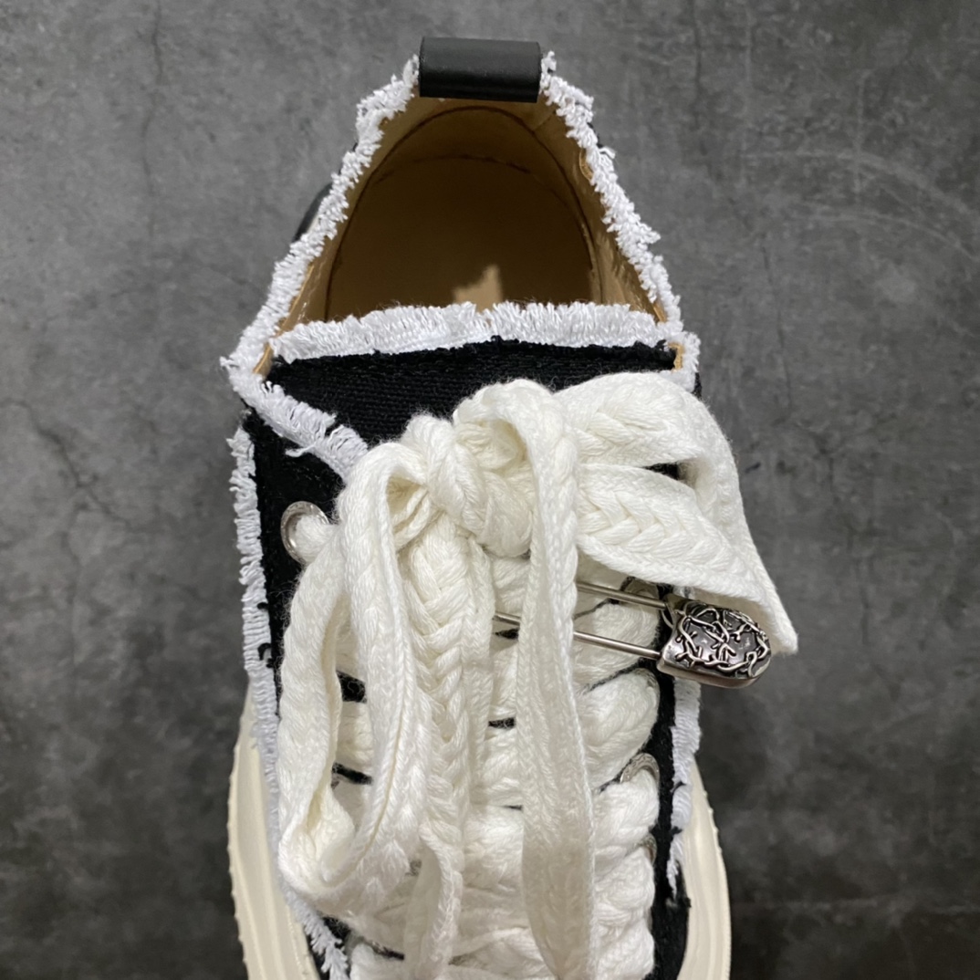 图片[8]-吴建豪xVESSEL Smilece G.O.P. 2.0 MARSHMALLOW Lows 2.0棉花糖开口笑系列解构重叠厚底软木低帮百搭增高帆布硫化板鞋 真标硫化处理工艺 升级原楦原纸版数据开发版型 官方全套配件及包装物(附送2副腰果花鞋带/超大防尘购物袋/图腾卡/蒙娜丽莎美元/变色DIY笔/收藏级鞋盒套装!!) 纯手工贴合多重围条硫化工艺#采用12蛊司厚实舒适帆布面料 头层猪皮内里及注压PU缓震鞋垫 流苏做旧复古效果 鞋头开口笑处加入紫外线热感应效果（在紫外光线下发生色变!）这双鞋名为 Peace by Piece，是以帆布鞋作为基底，并以解构手法，将鞋上不同细节堆叠营造错位，鞋面的帆布再经过打磨制造流须效果，整双鞋更是手工制作，因此显现出其细致的工序。 尺码：35-44-选品中心