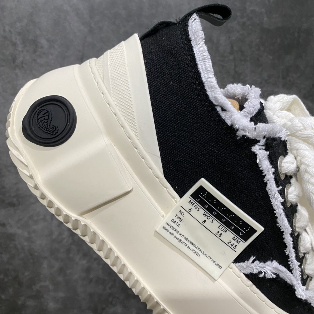 图片[7]-吴建豪xVESSEL Smilece G.O.P. 2.0 MARSHMALLOW Lows 2.0棉花糖开口笑系列解构重叠厚底软木低帮百搭增高帆布硫化板鞋 真标硫化处理工艺 升级原楦原纸版数据开发版型 官方全套配件及包装物(附送2副腰果花鞋带/超大防尘购物袋/图腾卡/蒙娜丽莎美元/变色DIY笔/收藏级鞋盒套装!!) 纯手工贴合多重围条硫化工艺#采用12蛊司厚实舒适帆布面料 头层猪皮内里及注压PU缓震鞋垫 流苏做旧复古效果 鞋头开口笑处加入紫外线热感应效果（在紫外光线下发生色变!）这双鞋名为 Peace by Piece，是以帆布鞋作为基底，并以解构手法，将鞋上不同细节堆叠营造错位，鞋面的帆布再经过打磨制造流须效果，整双鞋更是手工制作，因此显现出其细致的工序。 尺码：35-44-选品中心