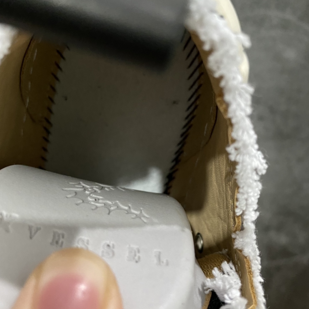 图片[6]-吴建豪xVESSEL Smilece G.O.P. 2.0 MARSHMALLOW Lows 2.0棉花糖开口笑系列解构重叠厚底软木低帮百搭增高帆布硫化板鞋 真标硫化处理工艺 升级原楦原纸版数据开发版型 官方全套配件及包装物(附送2副腰果花鞋带/超大防尘购物袋/图腾卡/蒙娜丽莎美元/变色DIY笔/收藏级鞋盒套装!!) 纯手工贴合多重围条硫化工艺#采用12蛊司厚实舒适帆布面料 头层猪皮内里及注压PU缓震鞋垫 流苏做旧复古效果 鞋头开口笑处加入紫外线热感应效果（在紫外光线下发生色变!）这双鞋名为 Peace by Piece，是以帆布鞋作为基底，并以解构手法，将鞋上不同细节堆叠营造错位，鞋面的帆布再经过打磨制造流须效果，整双鞋更是手工制作，因此显现出其细致的工序。 尺码：35-44-选品中心