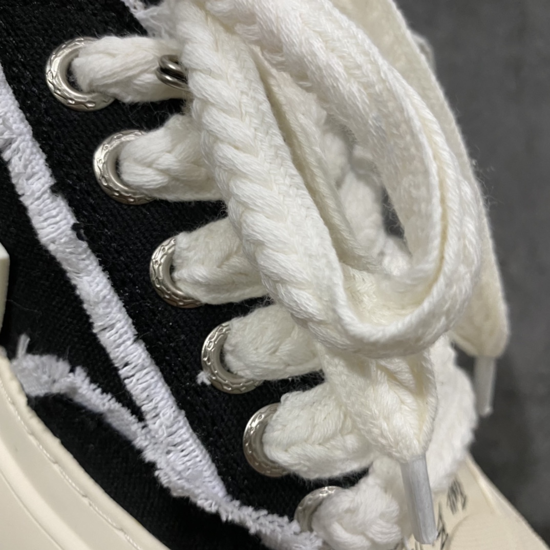 图片[7]-吴建豪xVESSEL Smilece G.O.P. 2.0 MARSHMALLOW Lows 2.0棉花糖开口笑系列解构重叠厚底软木低帮百搭增高帆布硫化板鞋 真标硫化处理工艺 升级原楦原纸版数据开发版型 官方全套配件及包装物(附送2副腰果花鞋带/超大防尘购物袋/图腾卡/蒙娜丽莎美元/变色DIY笔/收藏级鞋盒套装!!) 纯手工贴合多重围条硫化工艺#采用12蛊司厚实舒适帆布面料 头层猪皮内里及注压PU缓震鞋垫 流苏做旧复古效果 鞋头开口笑处加入紫外线热感应效果（在紫外光线下发生色变!）这双鞋名为 Peace by Piece，是以帆布鞋作为基底，并以解构手法，将鞋上不同细节堆叠营造错位，鞋面的帆布再经过打磨制造流须效果，整双鞋更是手工制作，因此显现出其细致的工序。 尺码：35-44-选品中心