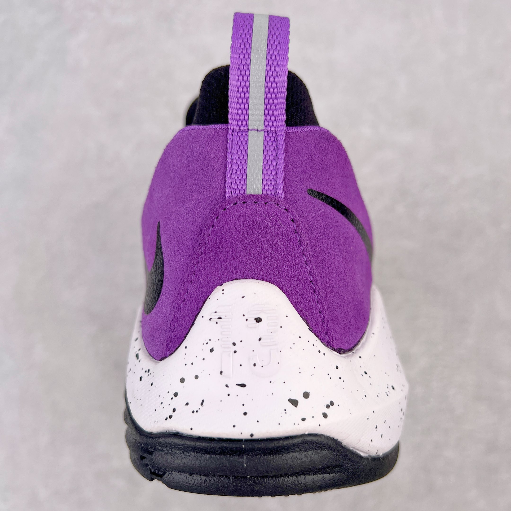 图片[8]-＃K版纯原福利 NK Paul George PG1 保罗乔治一代签名篮球鞋 紫罗兰 878628-500 网眼布面与麂皮材质拼接合成的鞋身充满质感 鞋面与鞋底的鱼鳞纹路、携带扣的浮标形状设计的灵感来自于乔治最大的个人爱好一钓鱼 鞋身的F引ywire动态飞线与大绑带设计为球鞋提供了非常优秀的包妻和稳定性 中底则使用了Phylon泡棉加前掌Zoom Air气垫 带来轻盈而富有回弹力的缓震效果 球鞋后部的3M反光条设计则寓意着他那次著名的受伤事件 尺码：39 40 40.5 41 42 42.5 43 44 44.5 45 46-选品中心