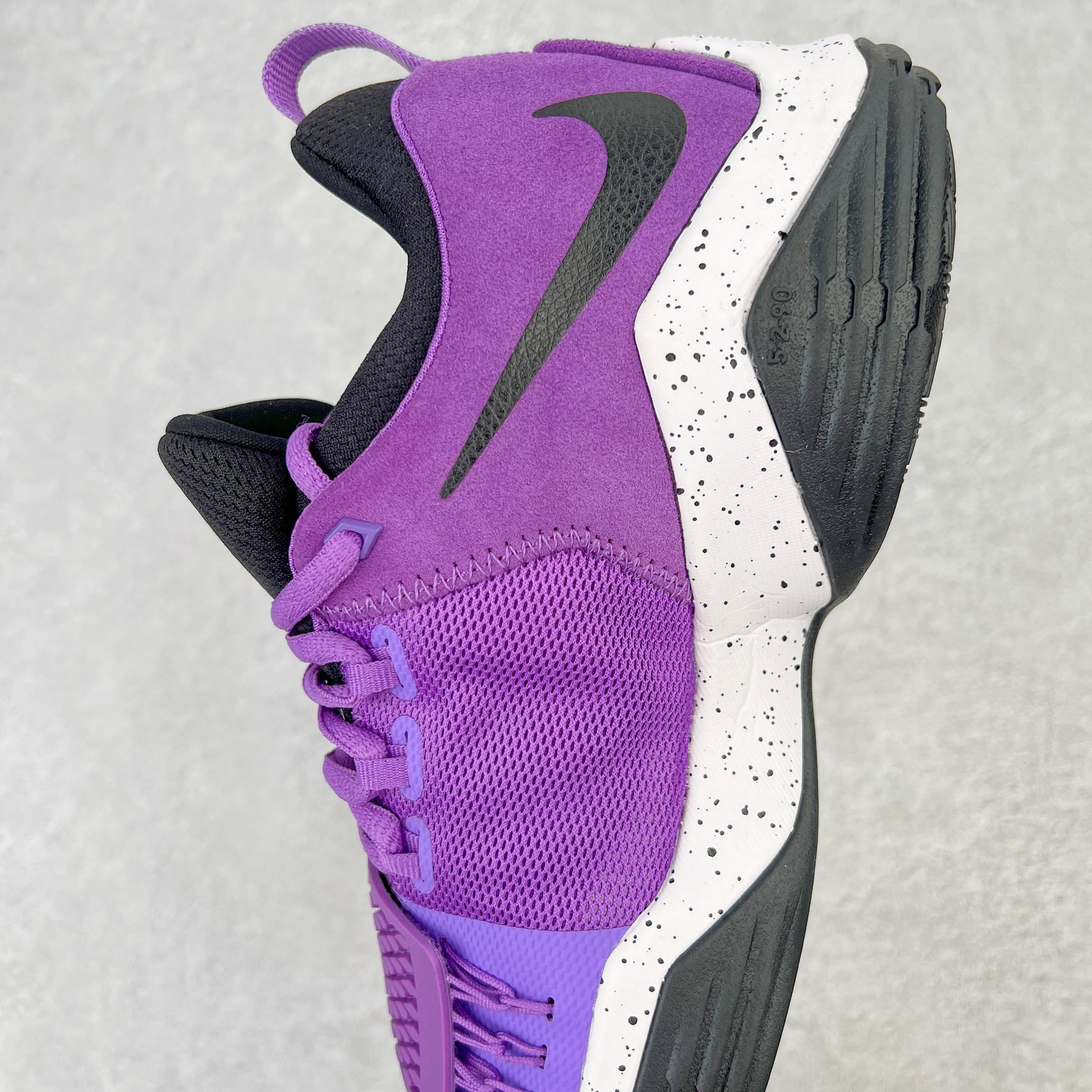 图片[7]-＃K版纯原福利 NK Paul George PG1 保罗乔治一代签名篮球鞋 紫罗兰 878628-500 网眼布面与麂皮材质拼接合成的鞋身充满质感 鞋面与鞋底的鱼鳞纹路、携带扣的浮标形状设计的灵感来自于乔治最大的个人爱好一钓鱼 鞋身的F引ywire动态飞线与大绑带设计为球鞋提供了非常优秀的包妻和稳定性 中底则使用了Phylon泡棉加前掌Zoom Air气垫 带来轻盈而富有回弹力的缓震效果 球鞋后部的3M反光条设计则寓意着他那次著名的受伤事件 尺码：39 40 40.5 41 42 42.5 43 44 44.5 45 46-选品中心