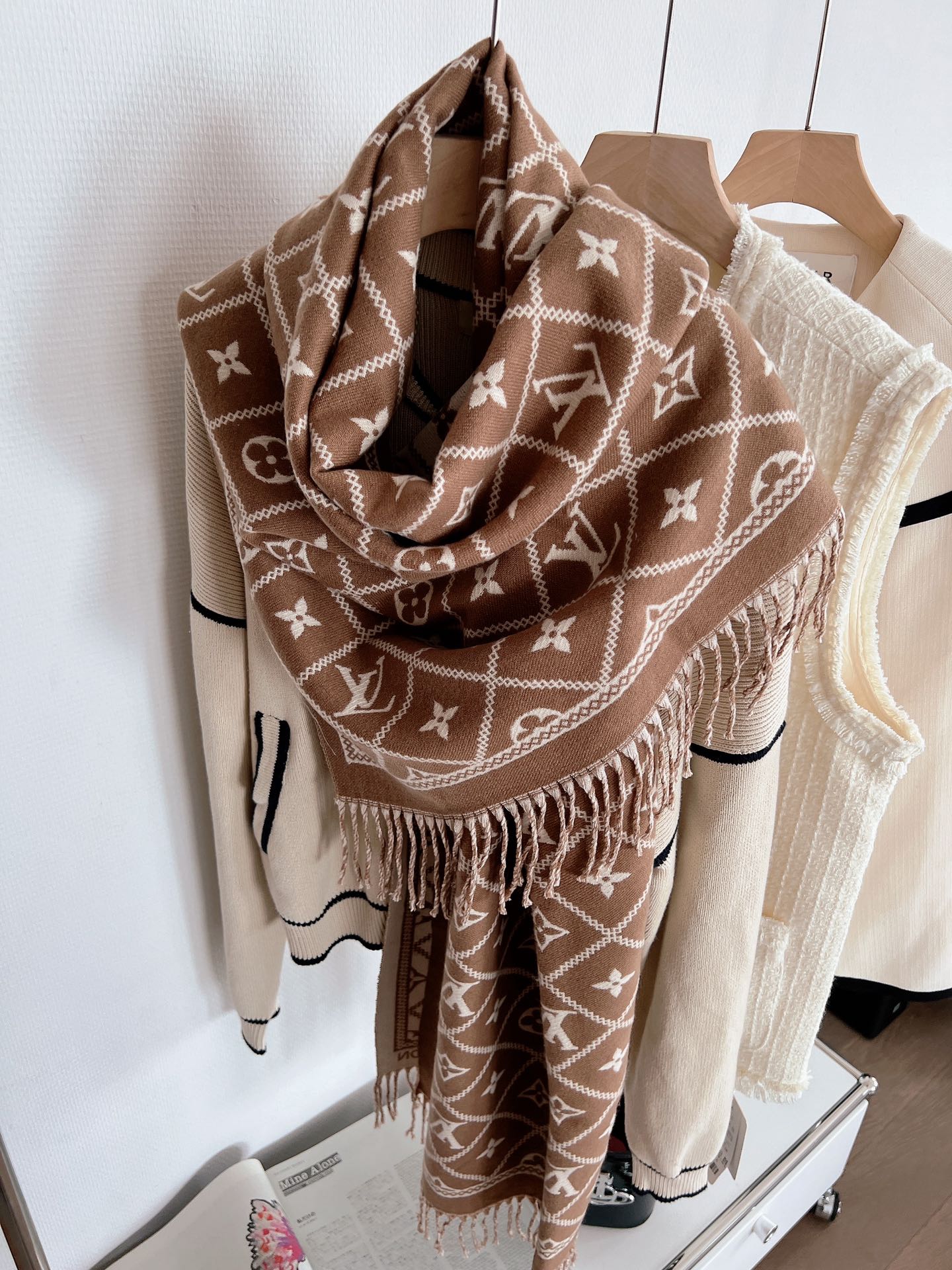 Louis Vuitton Haute Couture Silk Twill Scarf Shawl Ref 4