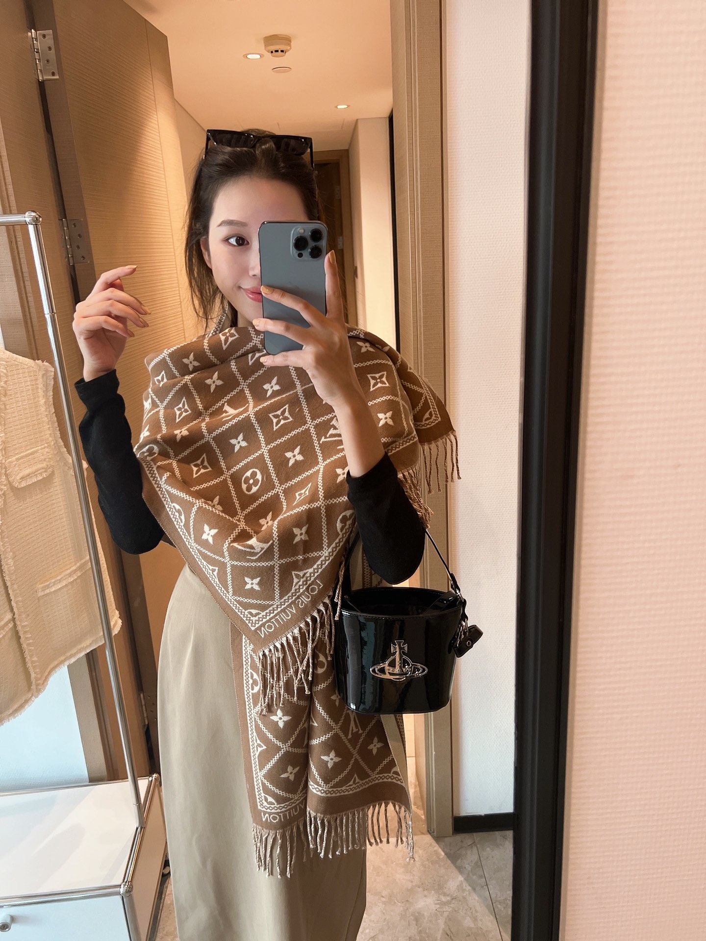 Louis Vuitton Haute Couture Silk Twill Scarf Shawl Ref 2