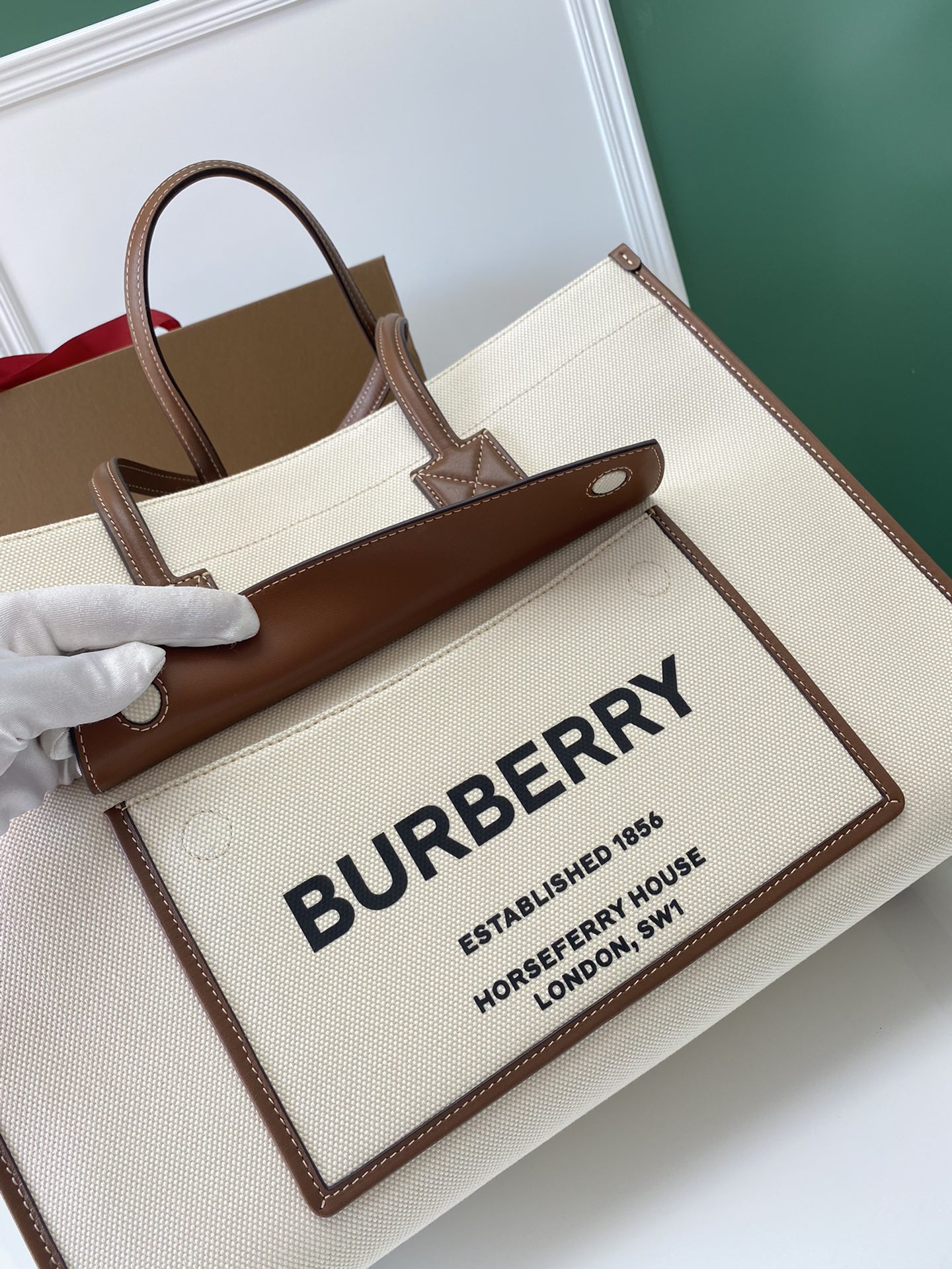 Burberry巴宝莉缉明线皮革及棉质帆布最新精制托特包