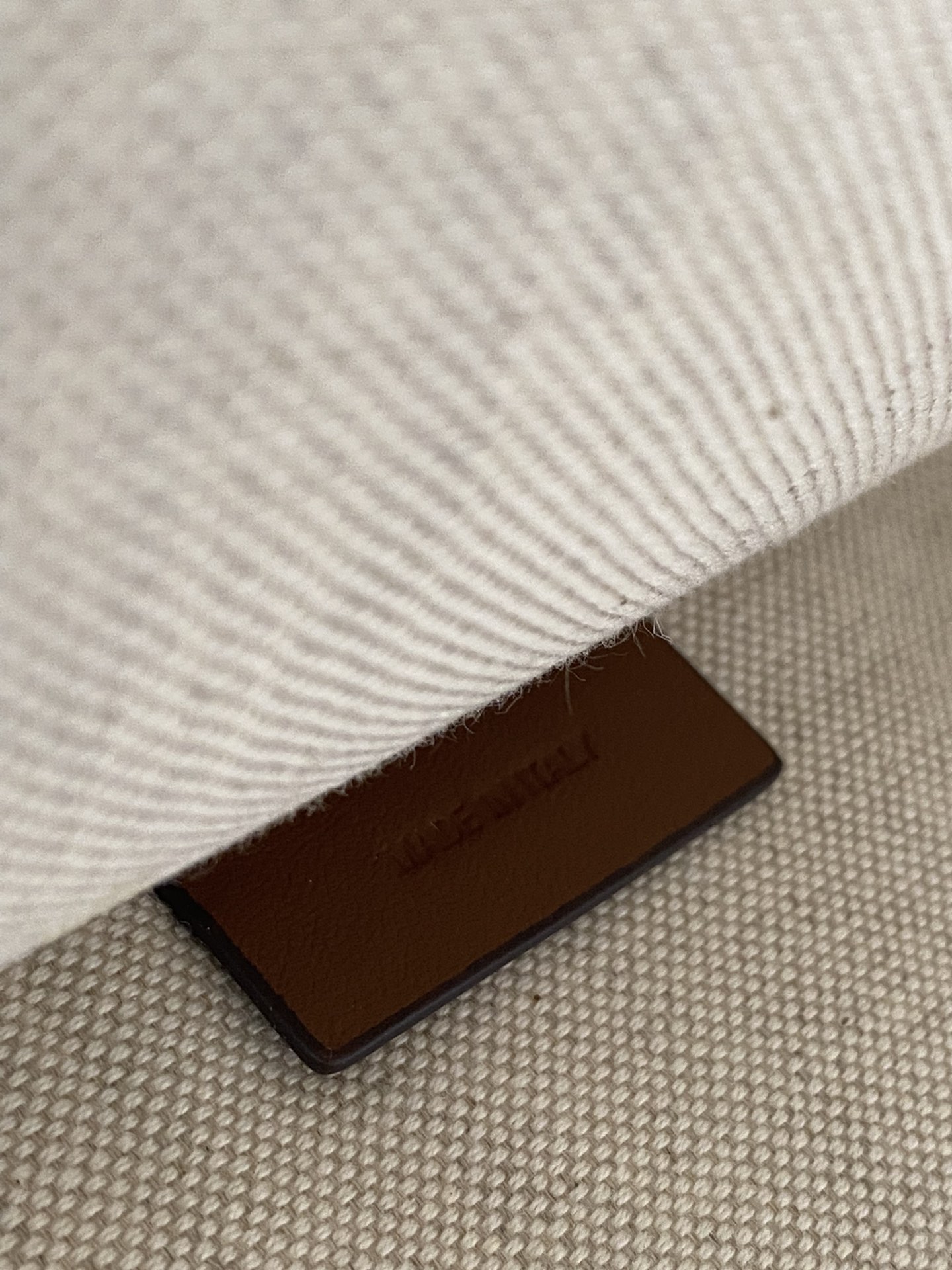 Burberry巴宝莉缉明线皮革及棉质帆布最新精制托特包