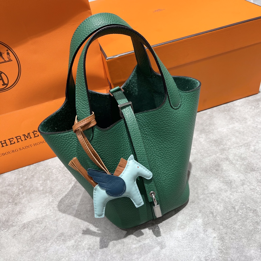 Hermès Happy Labor Day feedback700