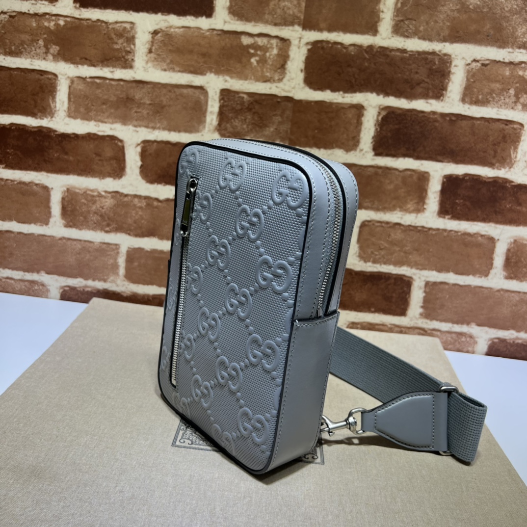 GUCCI古驰GG印花压纹单肩斜挎包700431