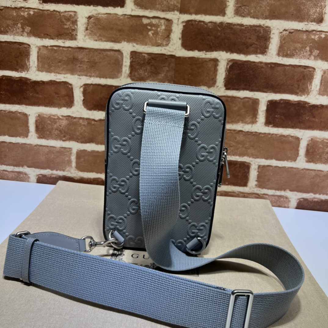 GUCCI古驰GG印花压纹单肩斜挎包700431