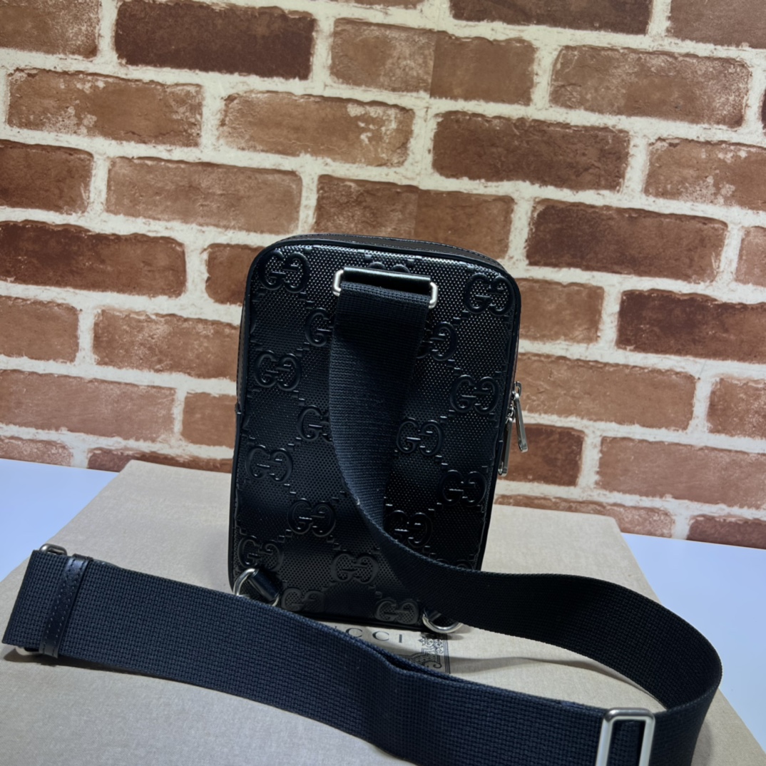 GUCCI古驰GG印花压纹单肩斜挎包700431