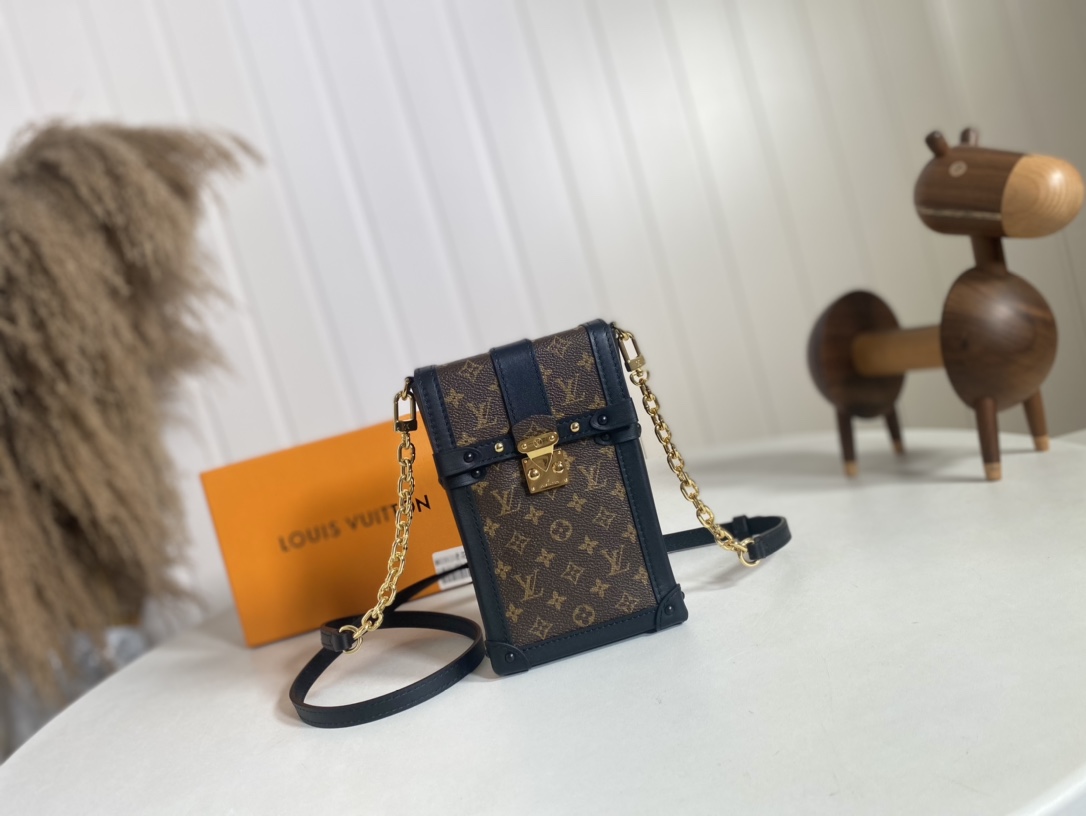 Louis Vuitton LV Trunk Vertical Handbags Crossbody & Shoulder Bags Monogram Canvas Calfskin Cowhide Essential Chains M63913
